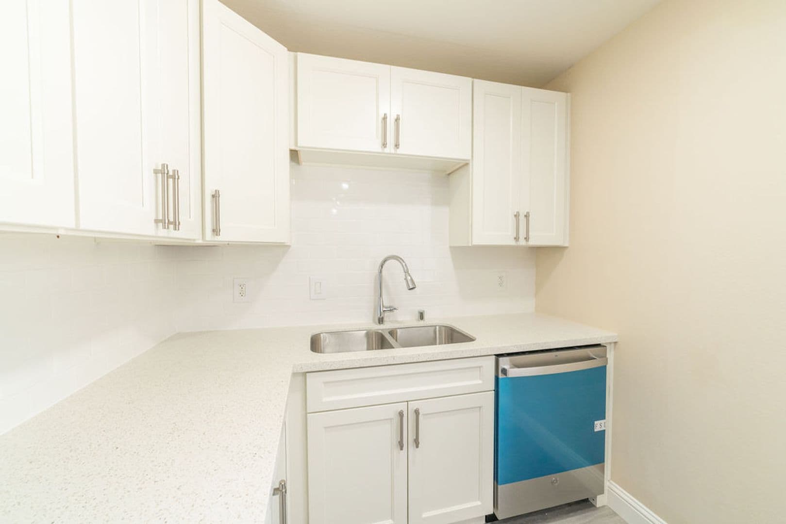 Oakland Apartment: 490 42nd Street