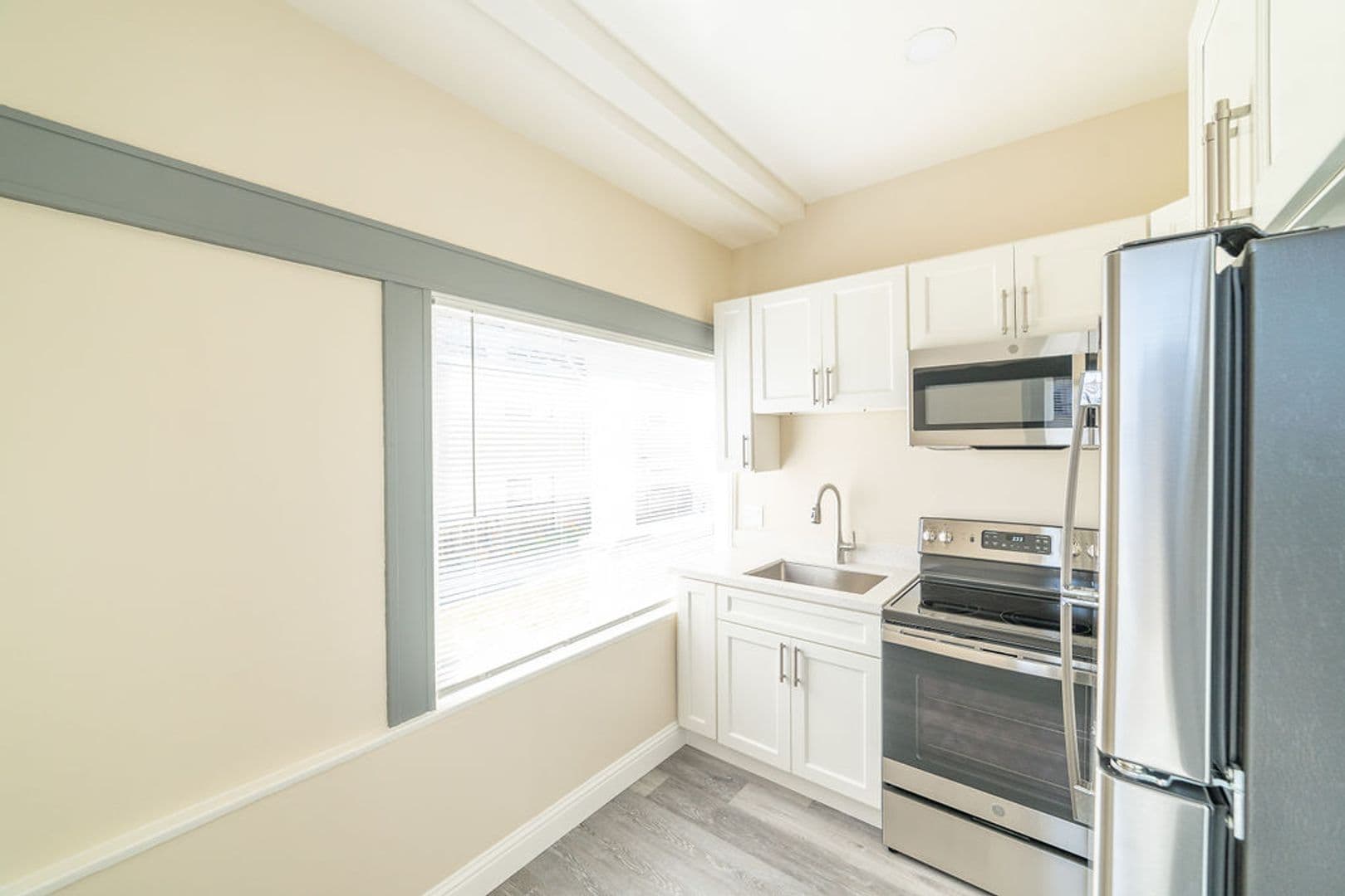 Oakland Apartment: 395 Palm Ave
