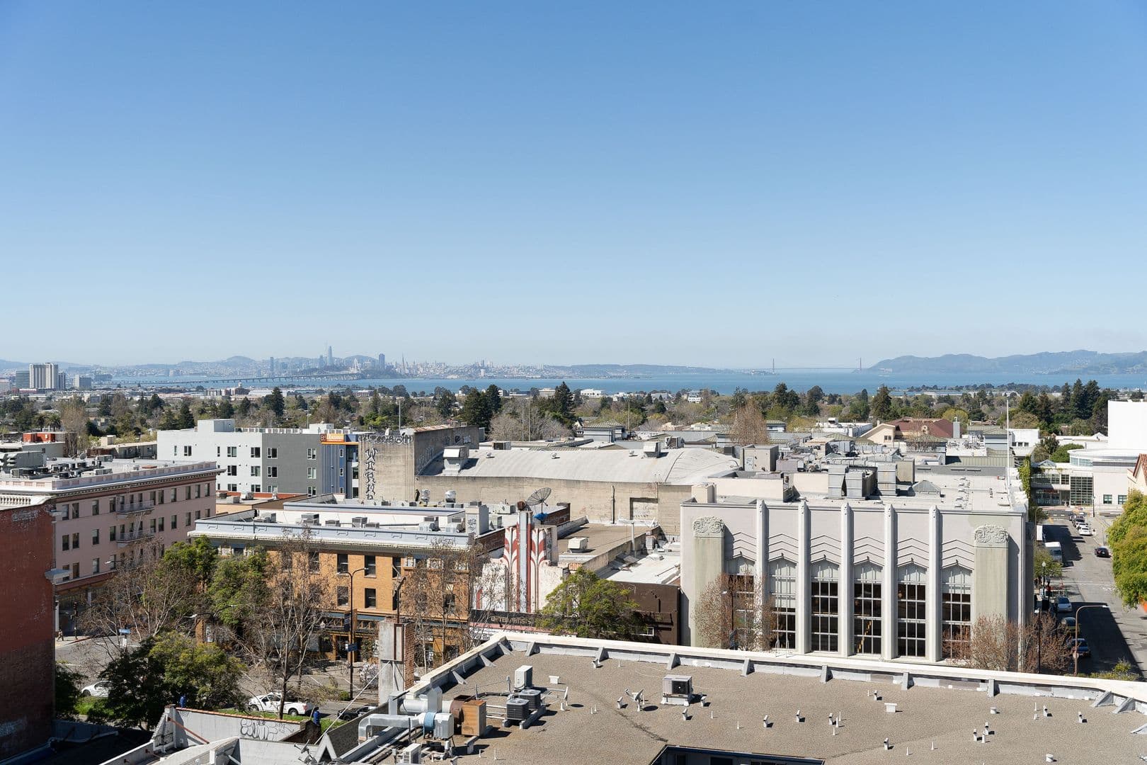 Berkeley Apartment: 2150 Kittredge St