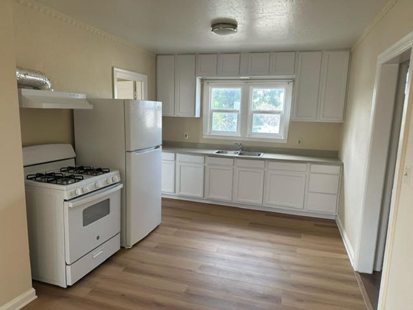 Pittsburg Apartment: 45 W. Tenth st.