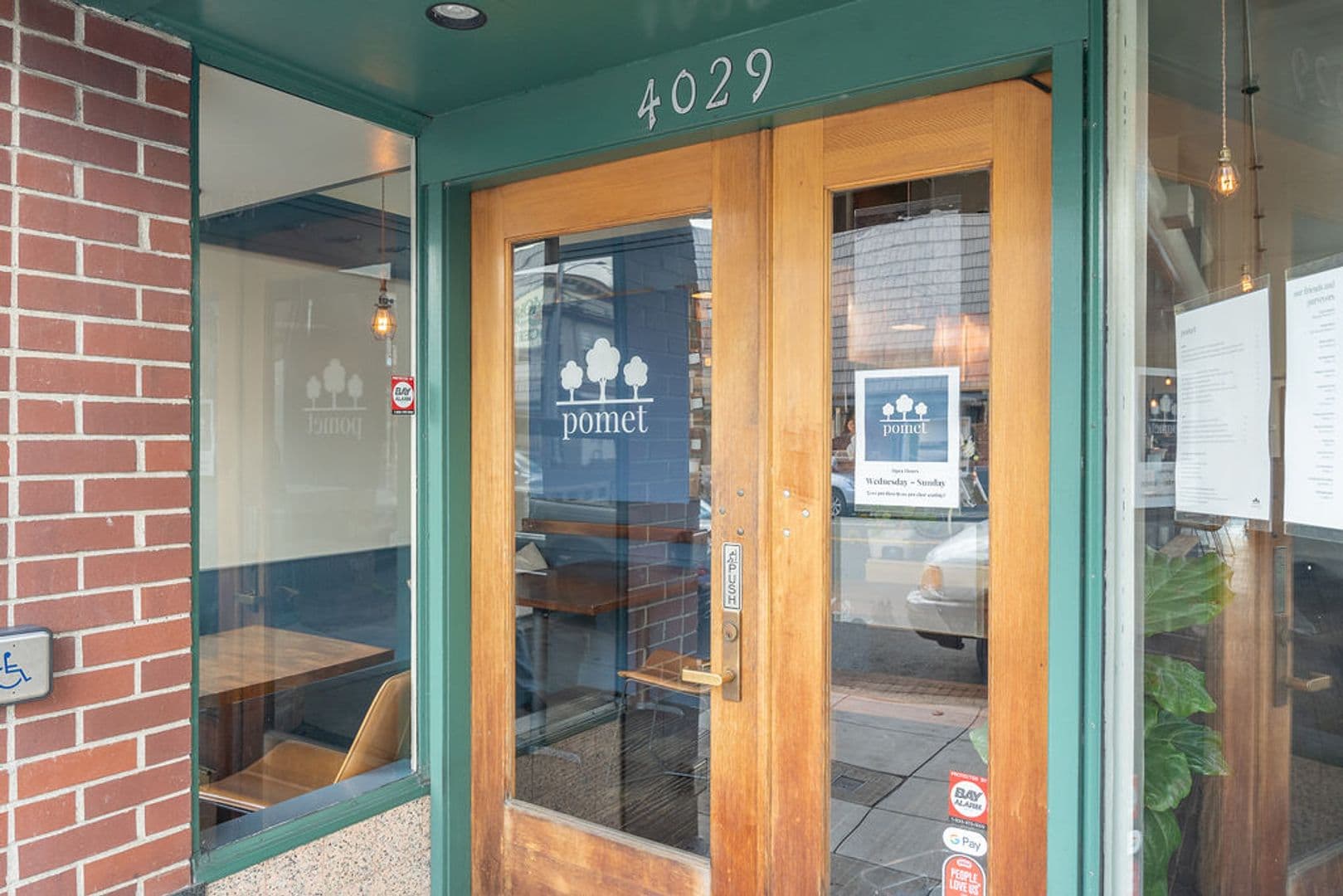 Oakland Apartment: 240 W. MacArthur Blvd