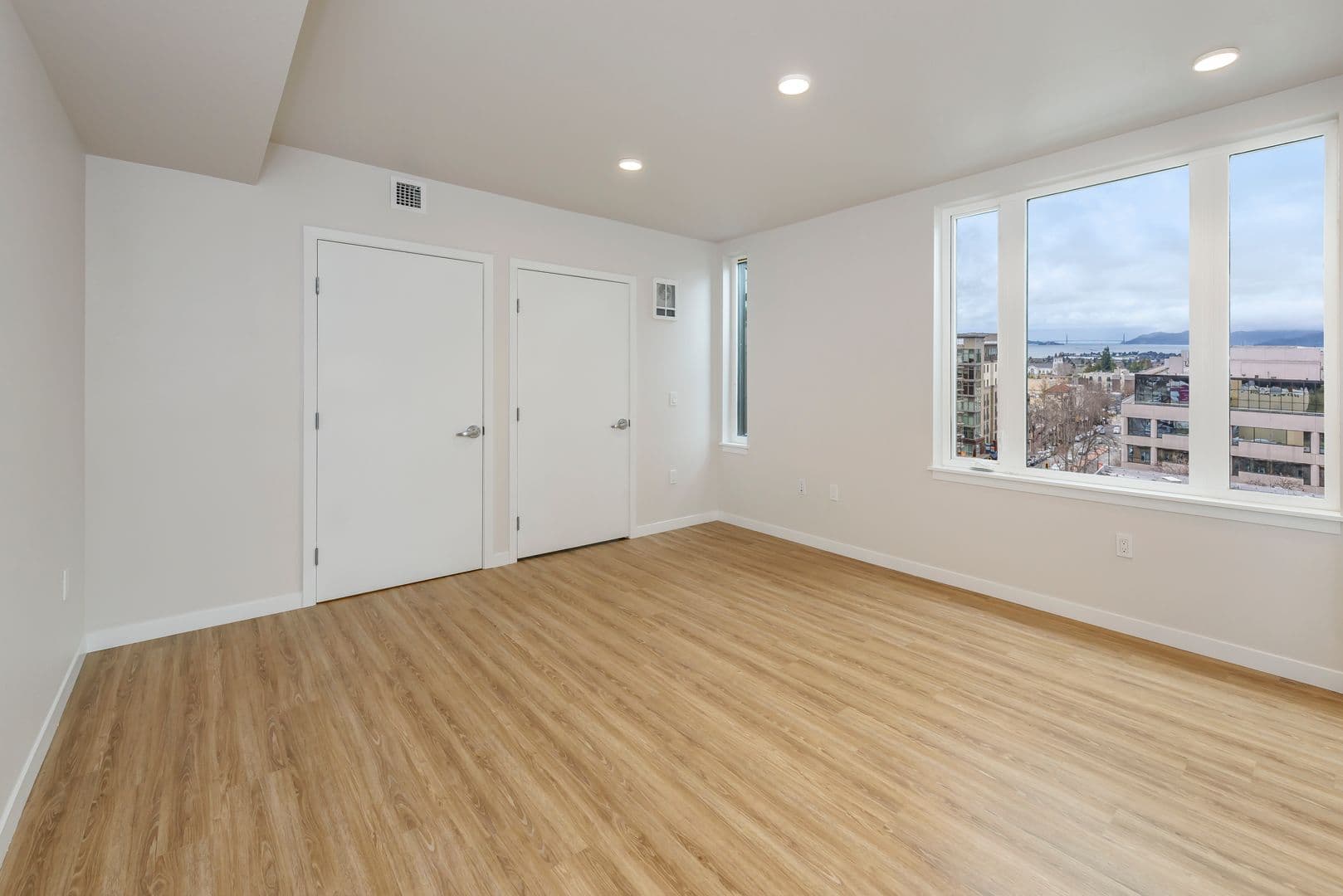 Berkeley Apartment: 2067 University Ave