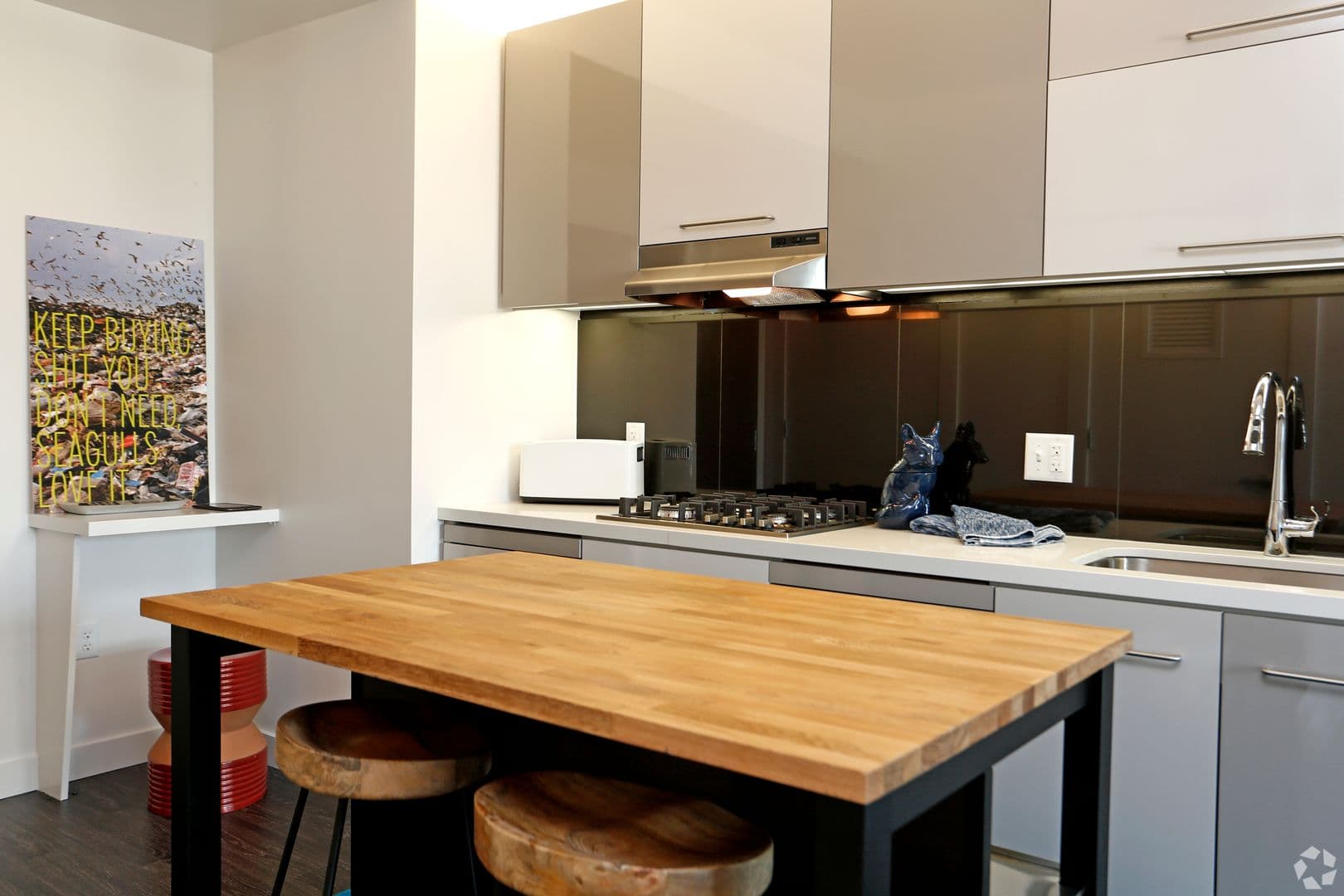 Berkeley Apartment: 3015 San Pablo Ave.