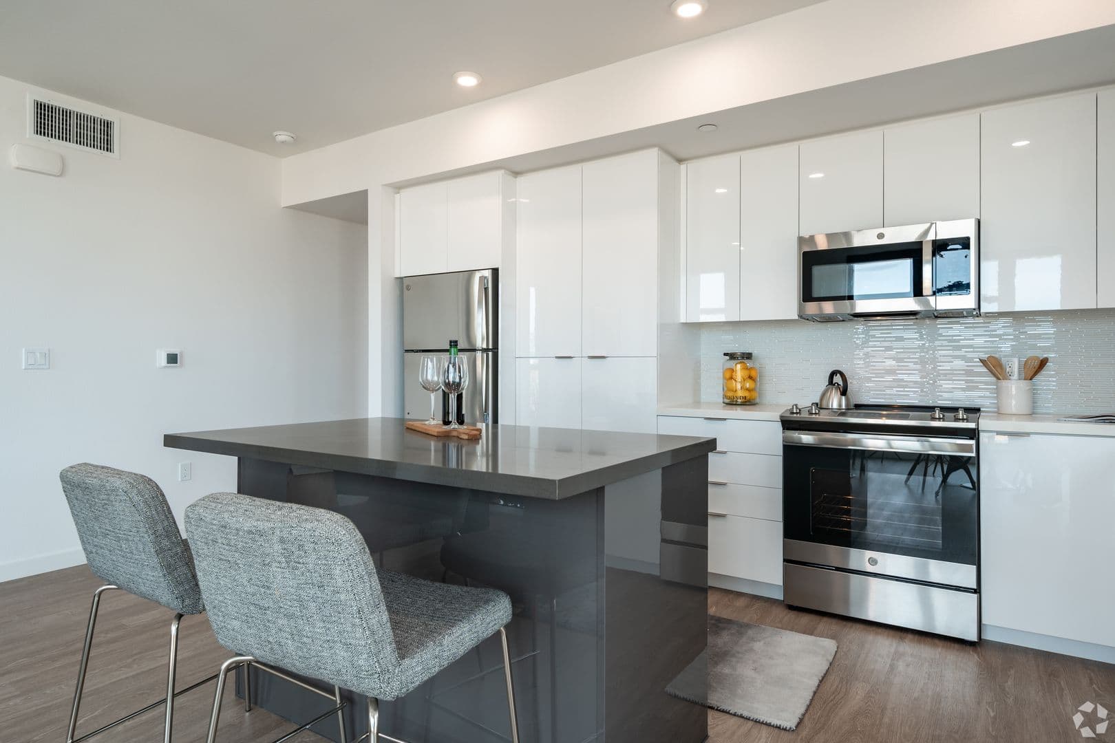 Berkeley Apartment: 3006 San Pablo Ave.