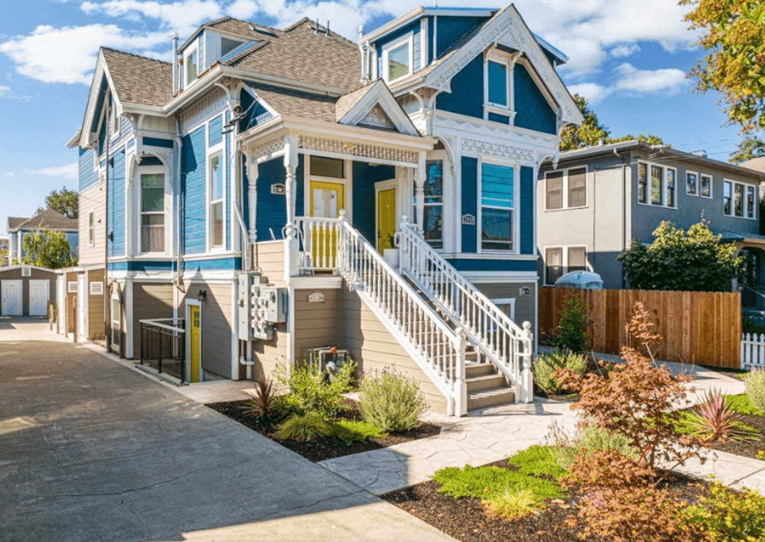 Alameda Apartment: 2060 San Antonio Ave