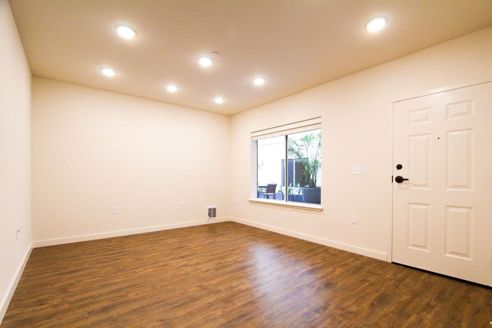 Berkeley Apartment: 1901 Dwight Way