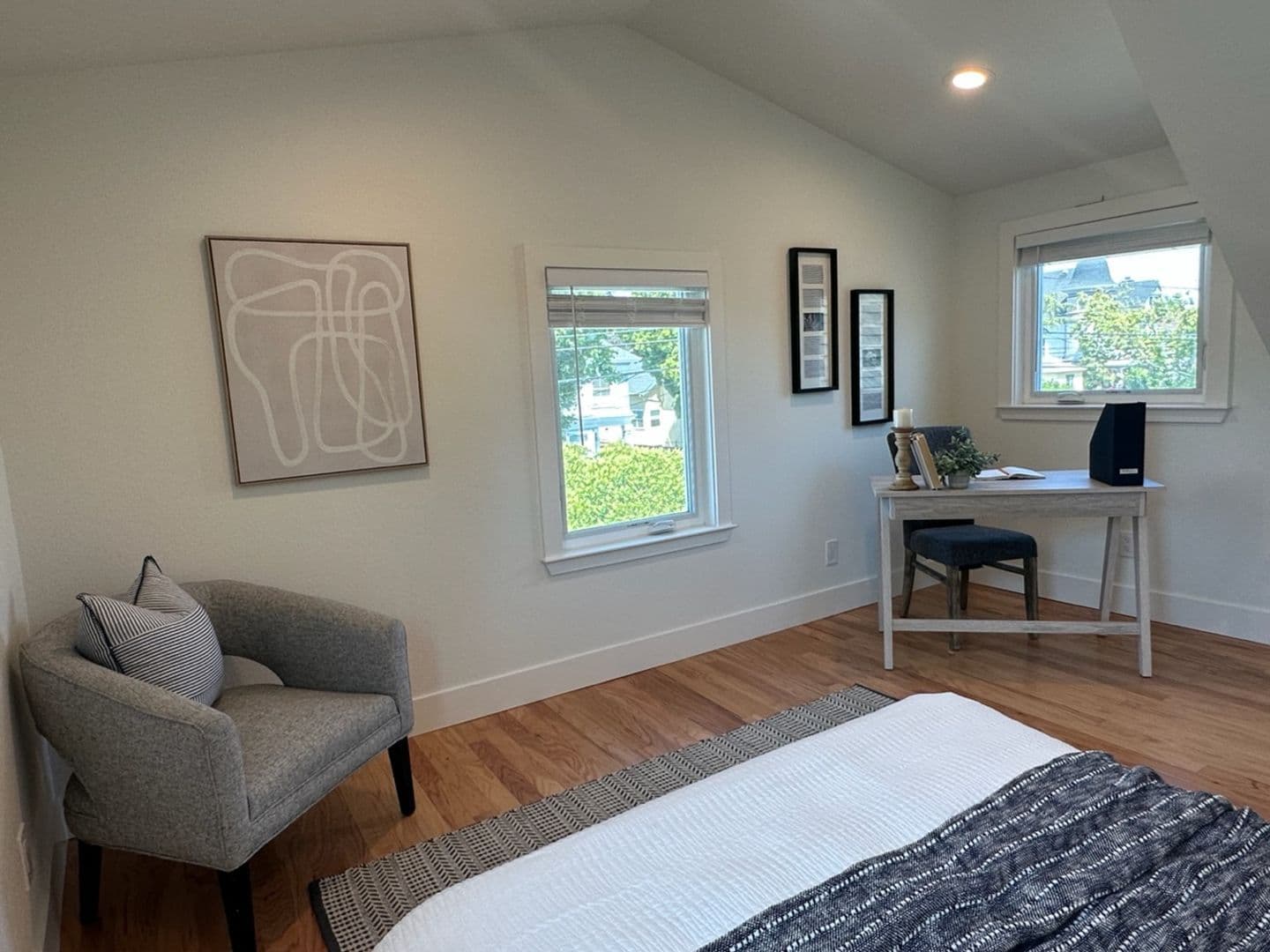 Alameda Apartment: 2060 San Antonio Ave