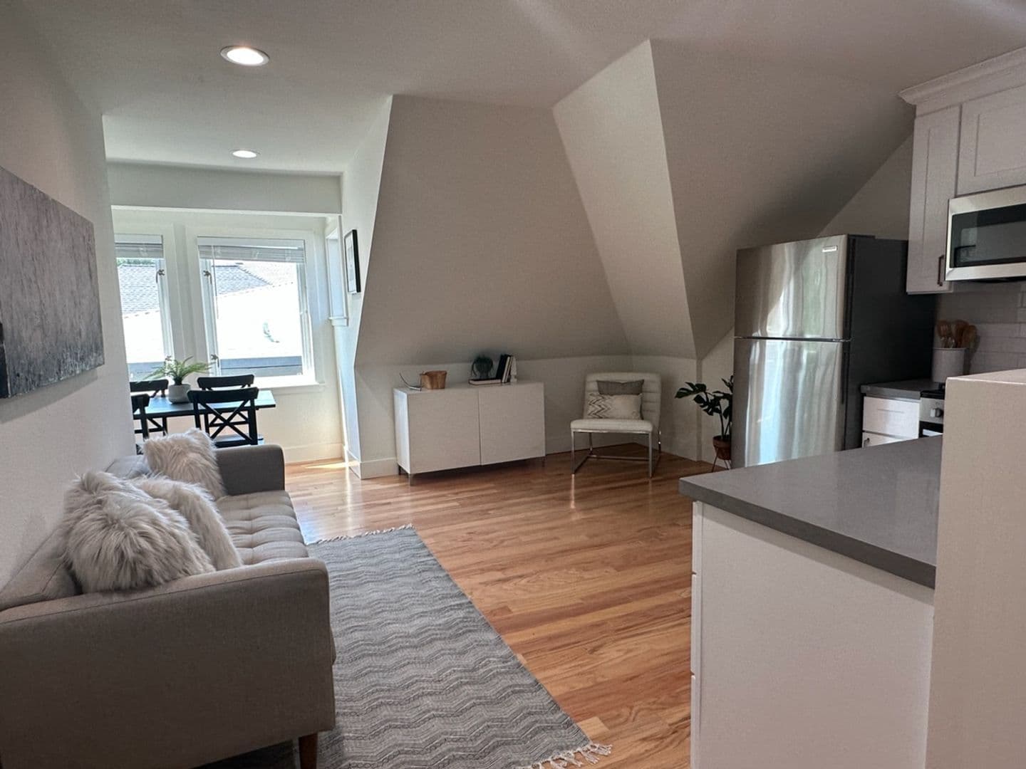 Alameda Apartment: 2060 San Antonio Ave