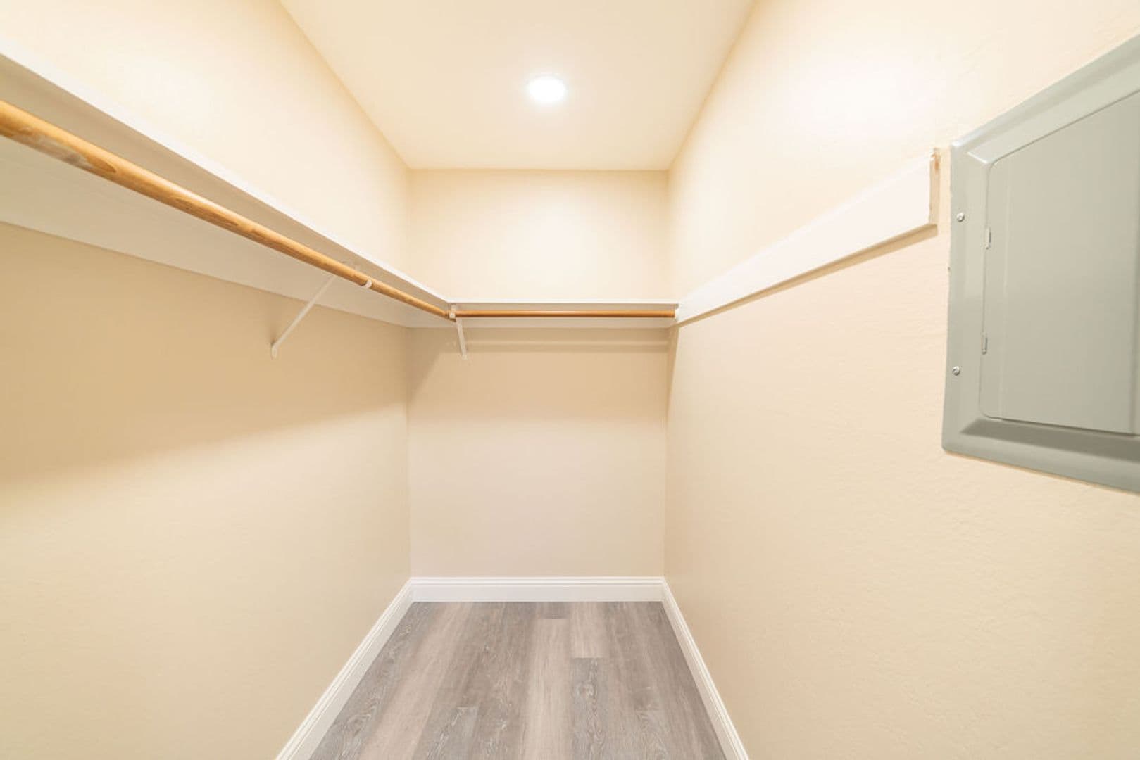 Oakland Apartment: 490 42nd Street