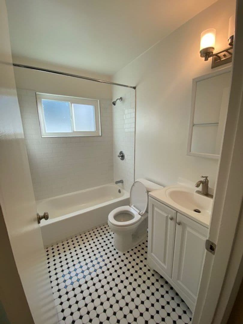 Oakland Apartment: 200 East 15th Street