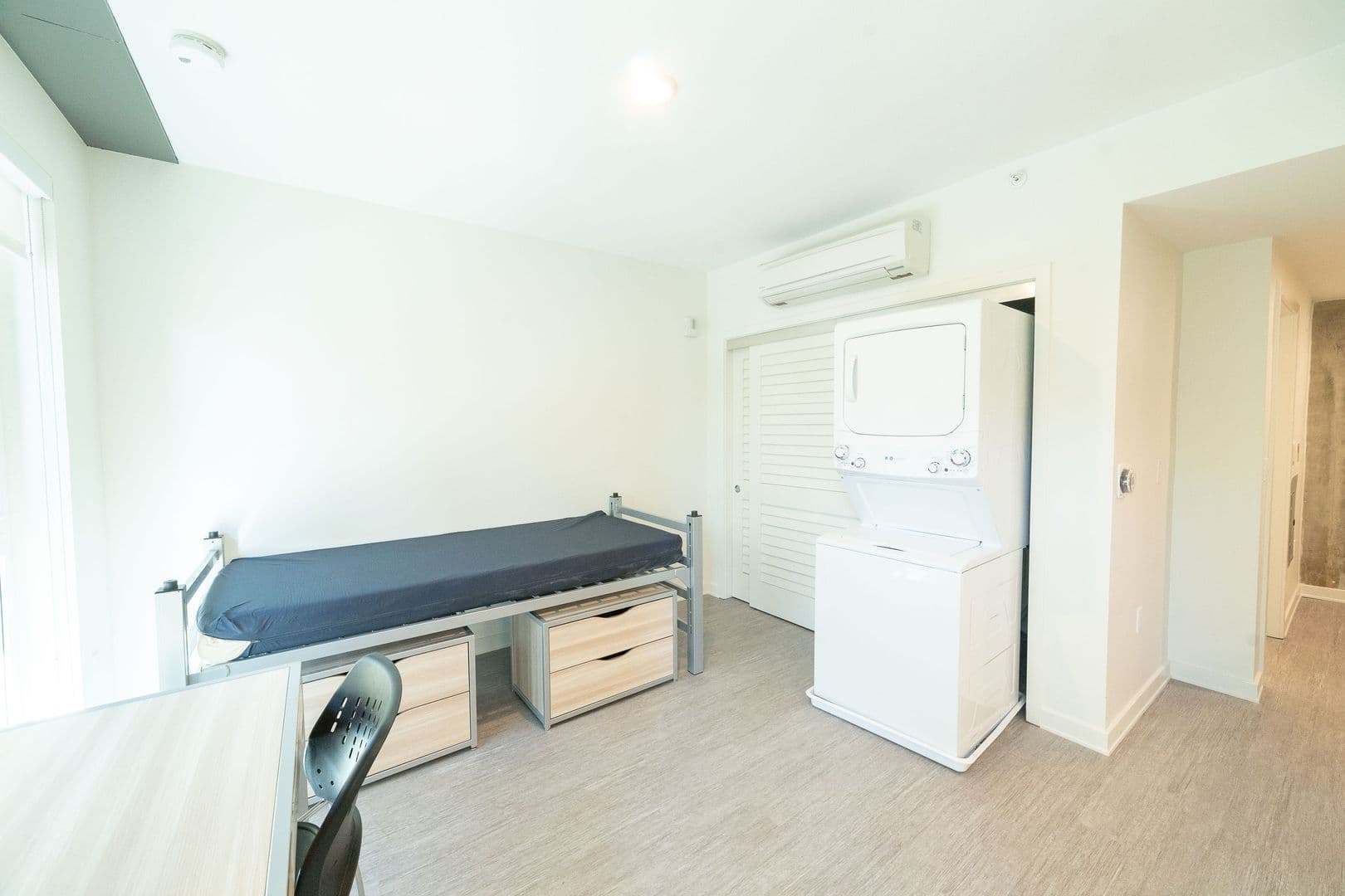 Berkeley Apartment: 2150 Kittredge St