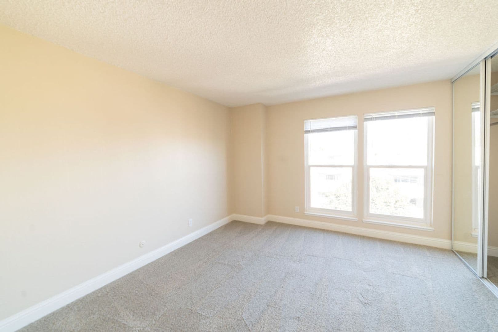 Oakland Apartment: 365 Euclid Ave.