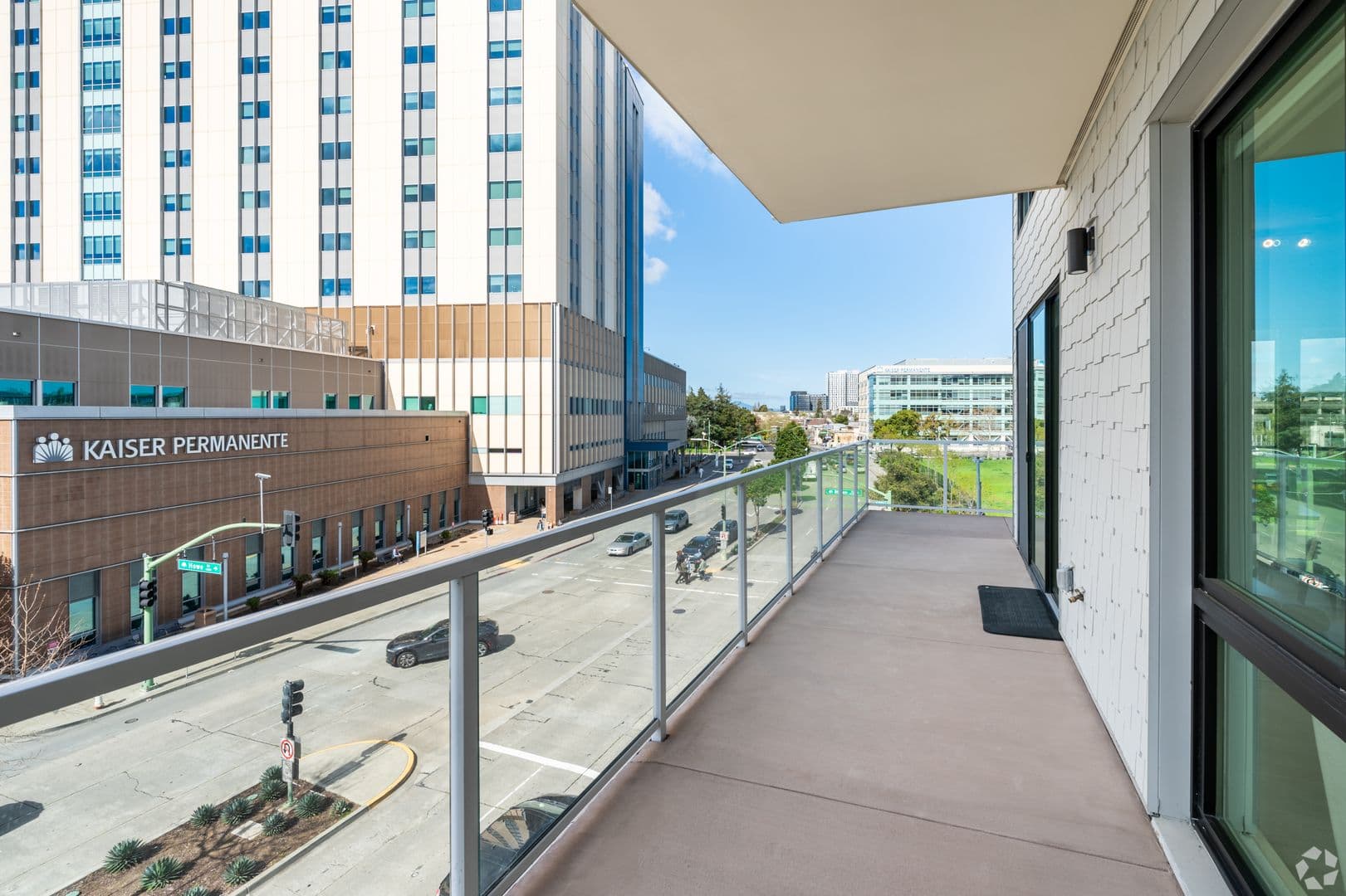 Oakland Apartment: 240 W. MacArthur Blvd