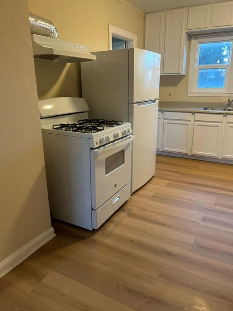 Pittsburg Apartment: 45 W. Tenth st.