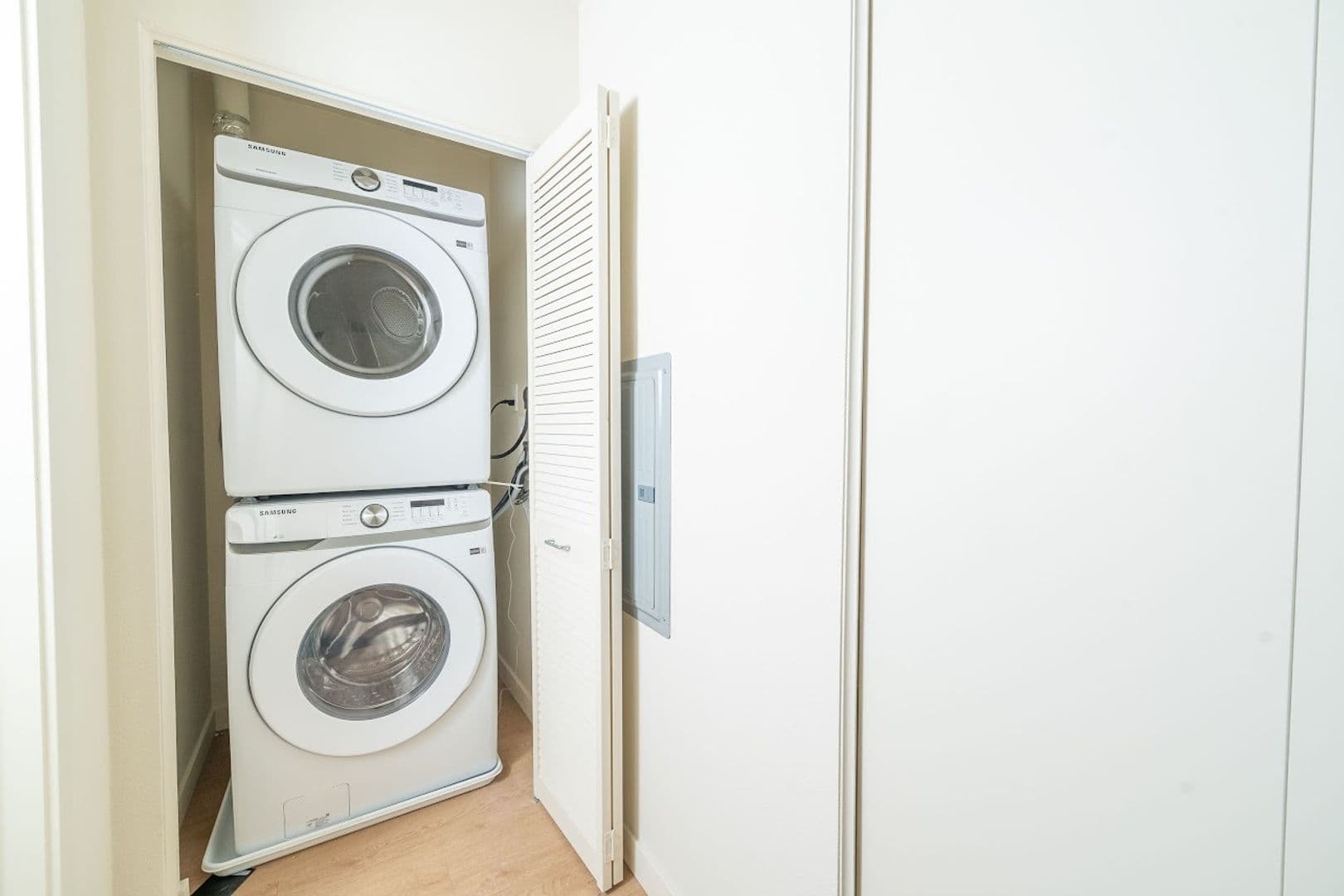 Oakland Apartment: 240 W. MacArthur Blvd