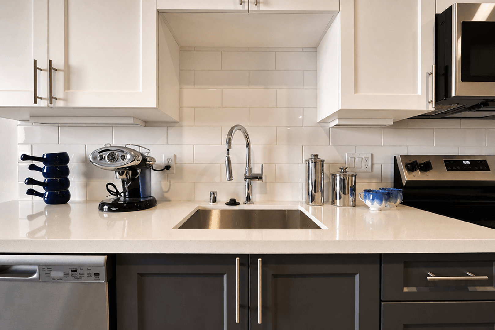 Berkeley Apartment: 2077 Haste St