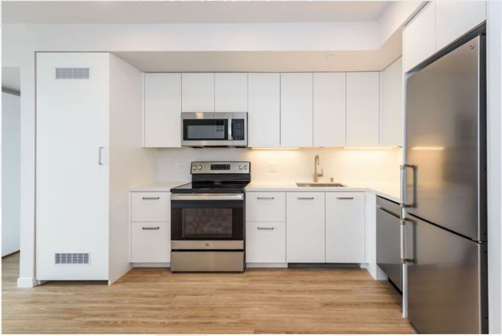 Berkeley Apartment: 2067 University Ave