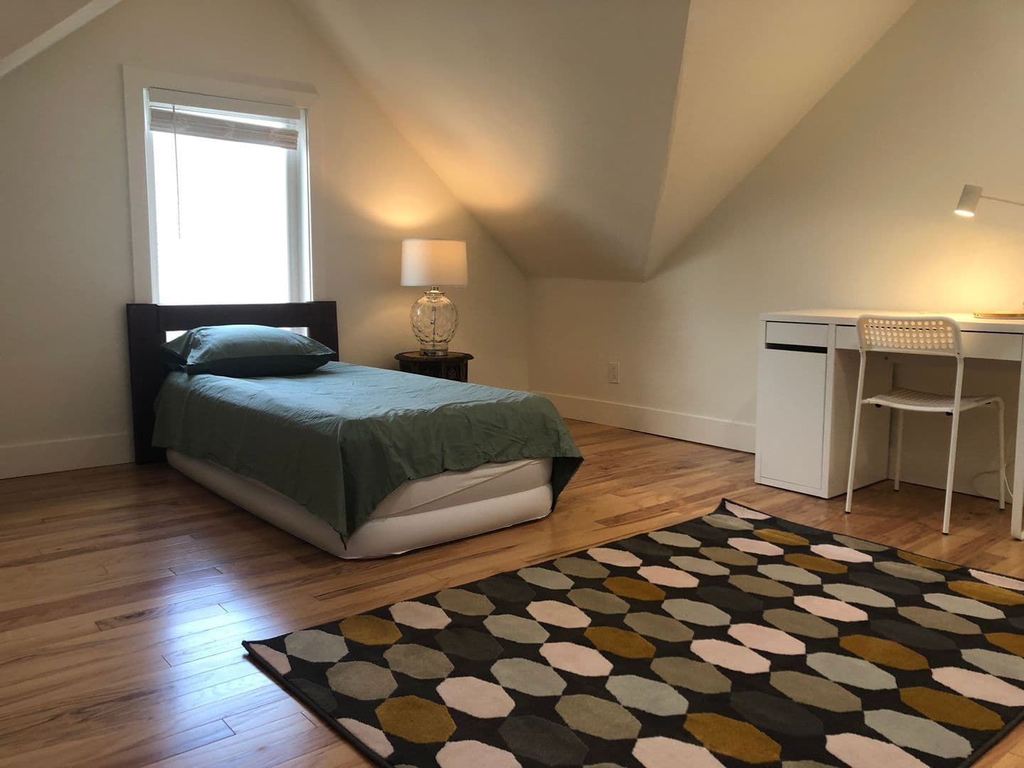 Alameda Apartment: 2060 San Antonio Ave