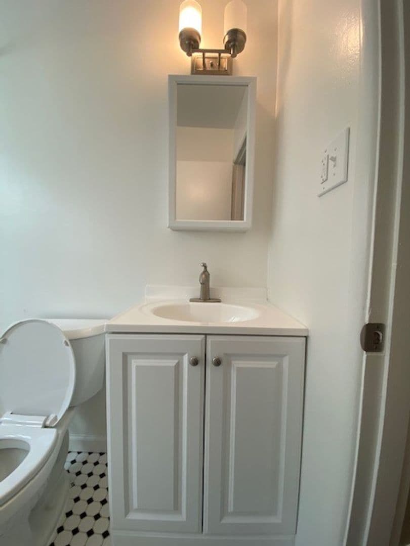 Oakland Apartment: 200 East 15th Street