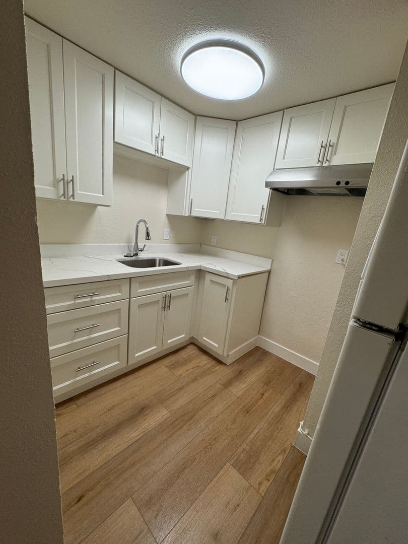 Berkeley Apartment: 2715 Channing Way