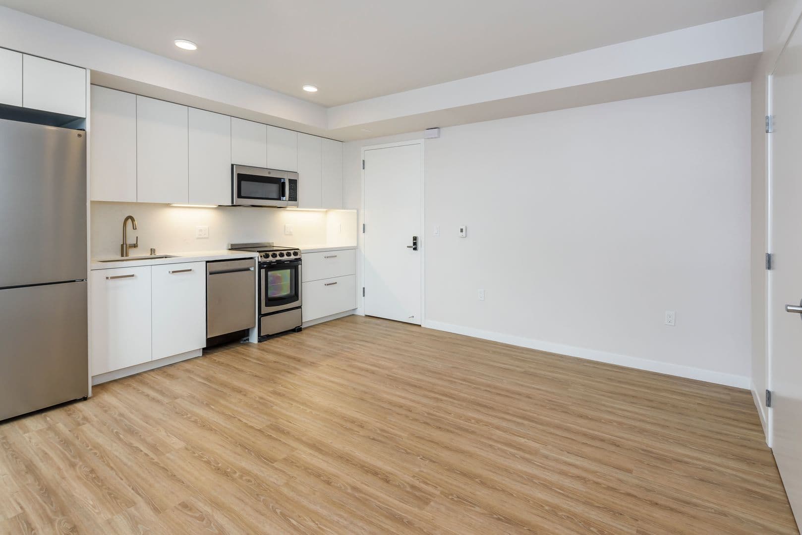 Berkeley Apartment: 2067 University Ave