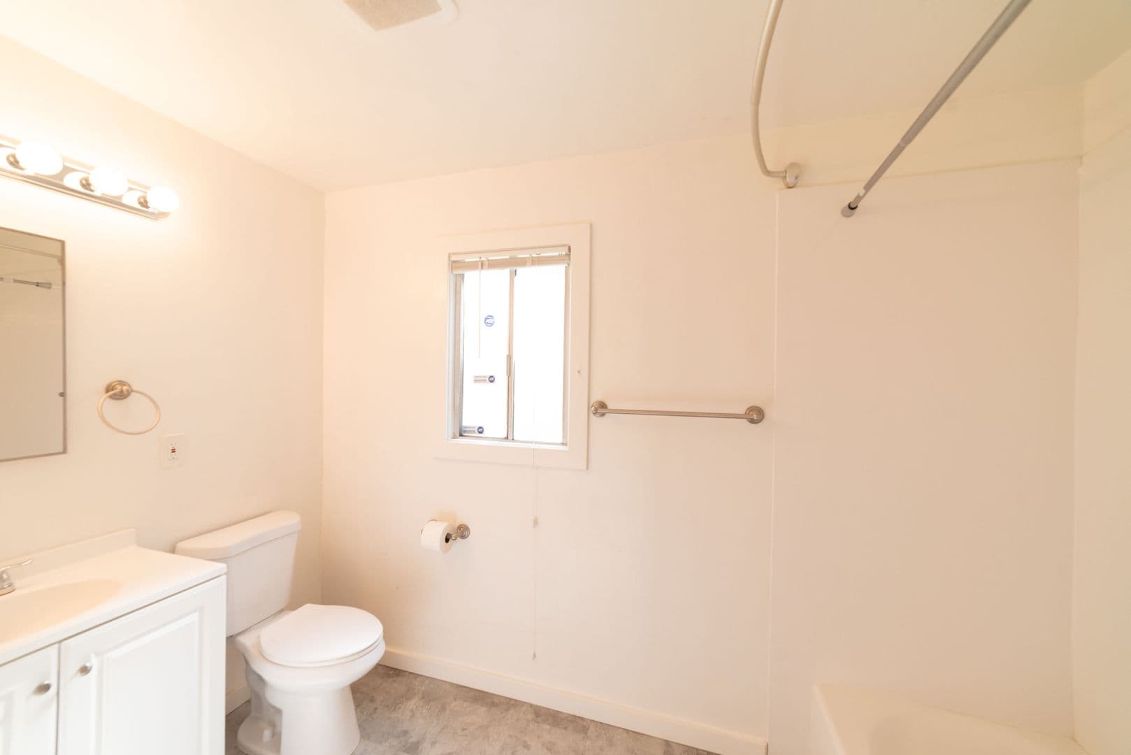 Emeryville Apartment: 1049 43rd Street