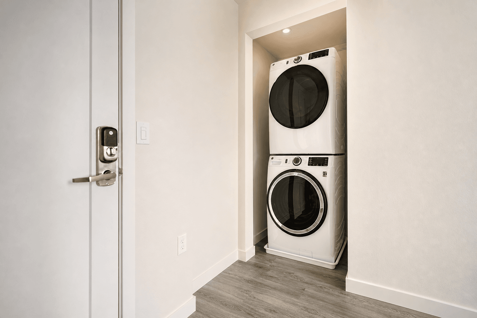 Berkeley Apartment: 2077 Haste St