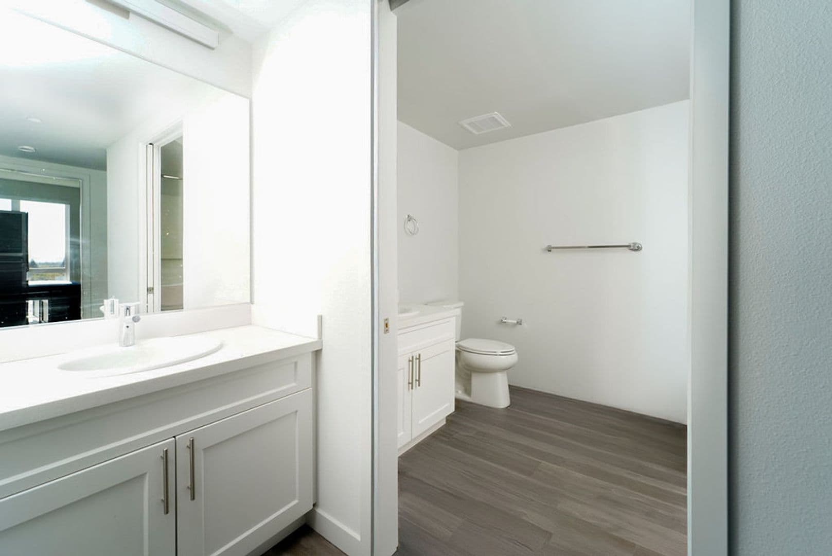 Berkeley Apartment: 2077 Haste St