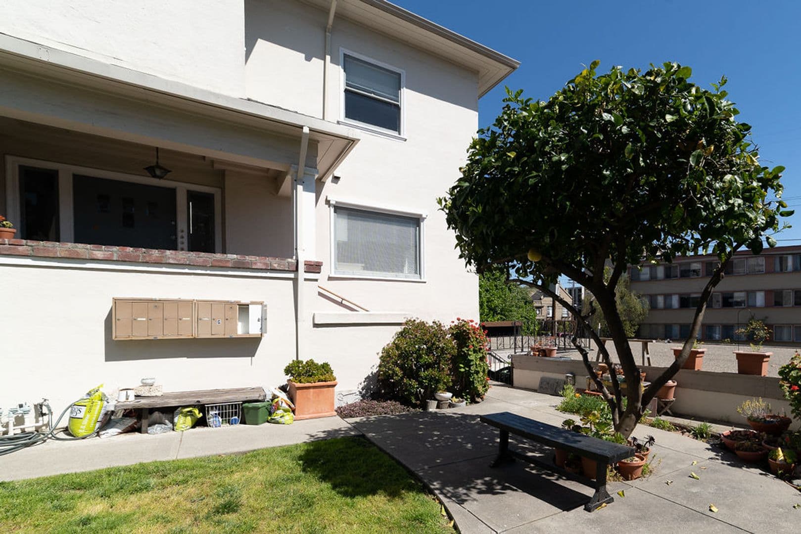 Oakland Apartment: 395 Palm Ave