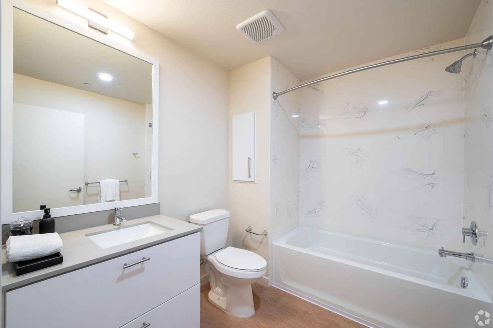 Oakland Apartment: 240 W. MacArthur Blvd