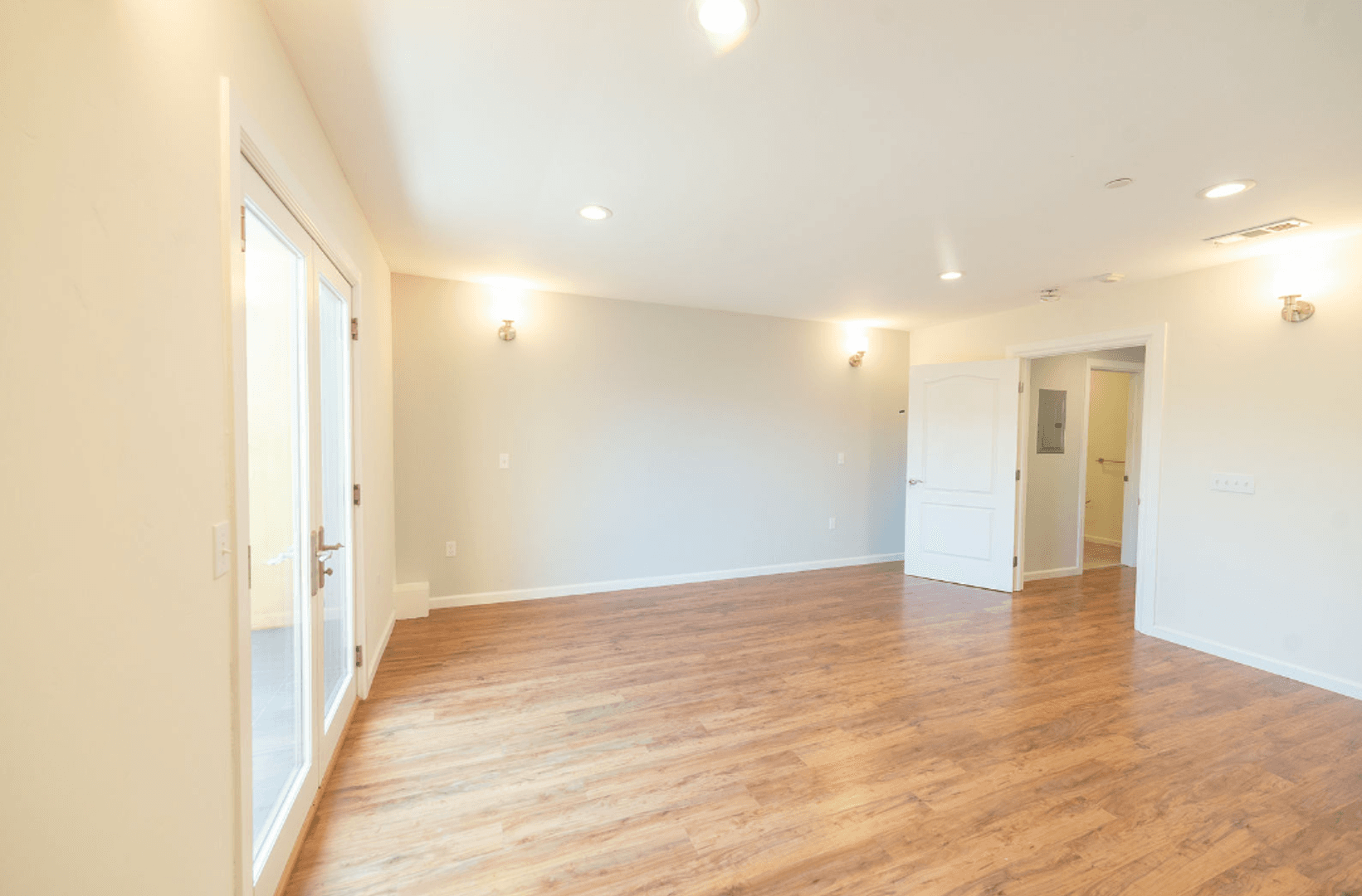 Emeryville Apartment: 1276 Ocean Ave