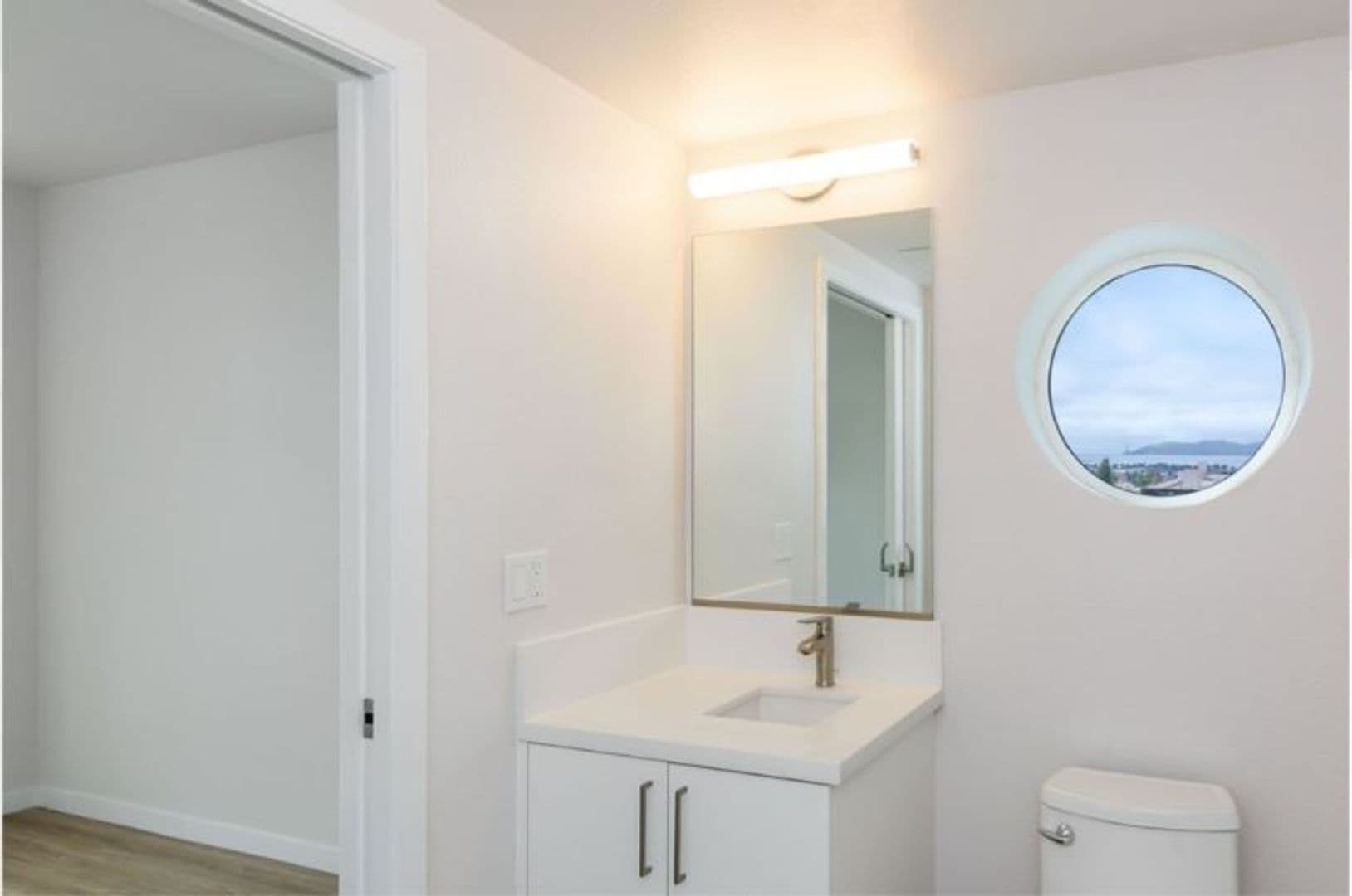 Berkeley Apartment: 2067 University Ave