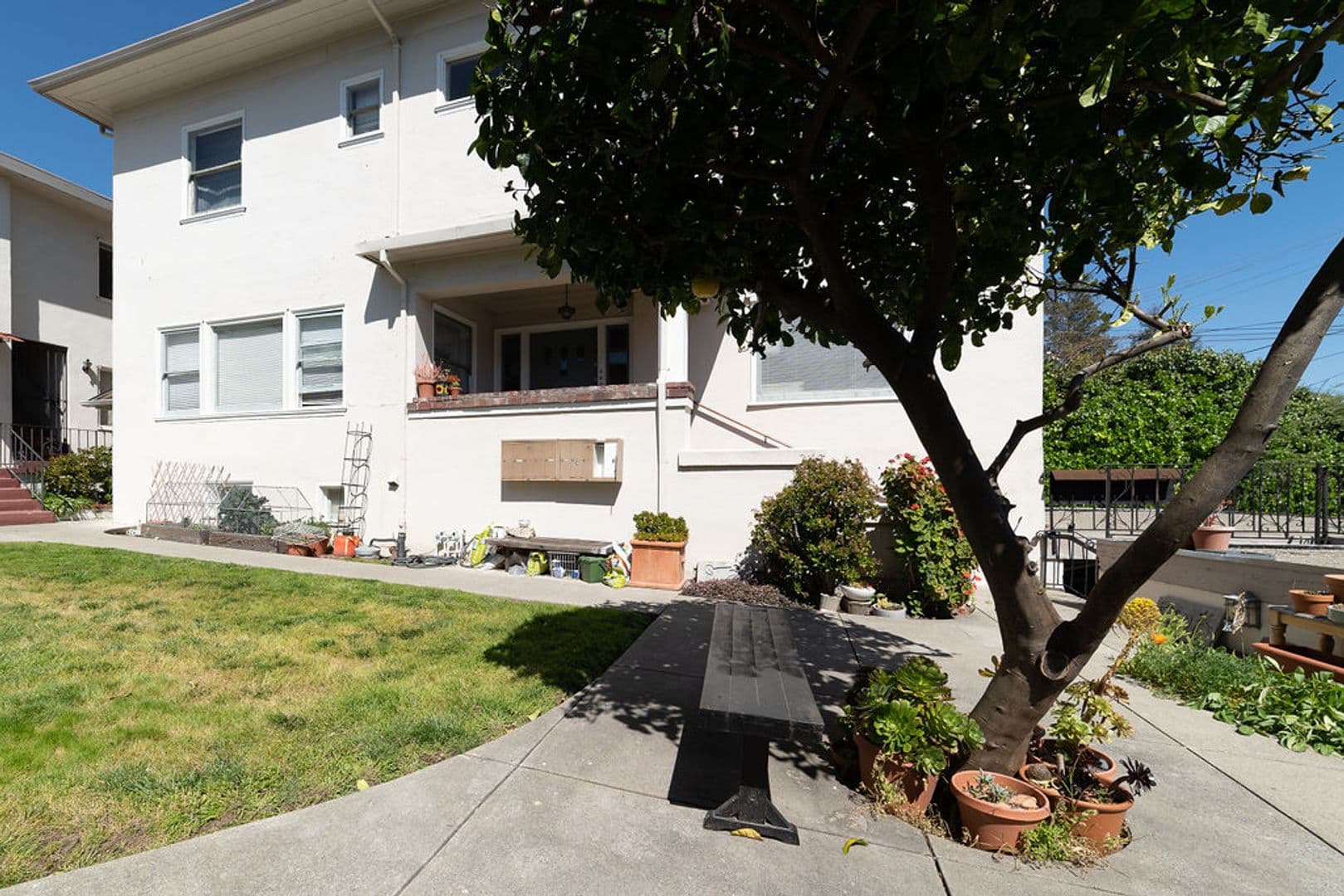 Oakland Apartment: 395 Palm Ave