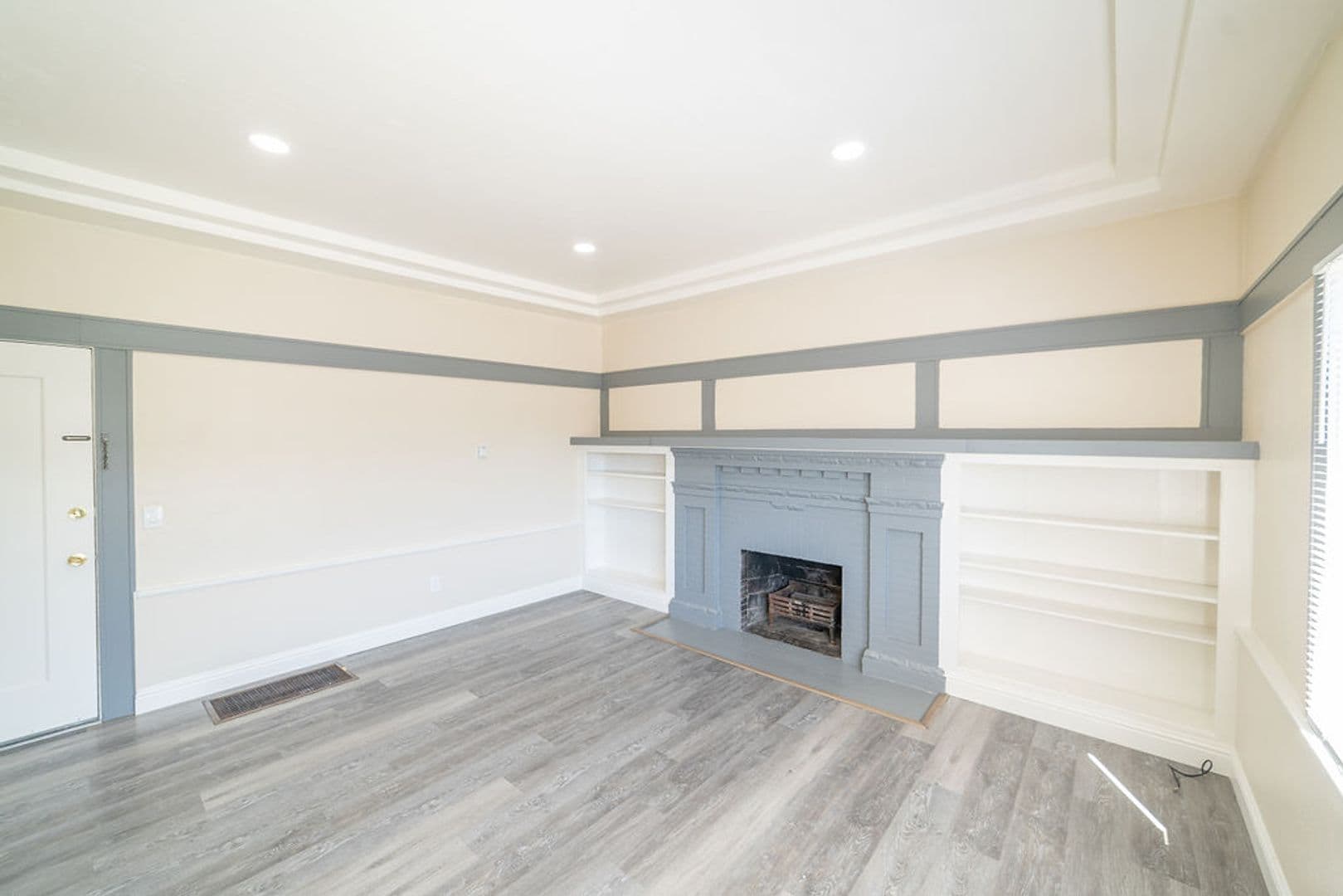 Oakland Apartment: 395 Palm Ave