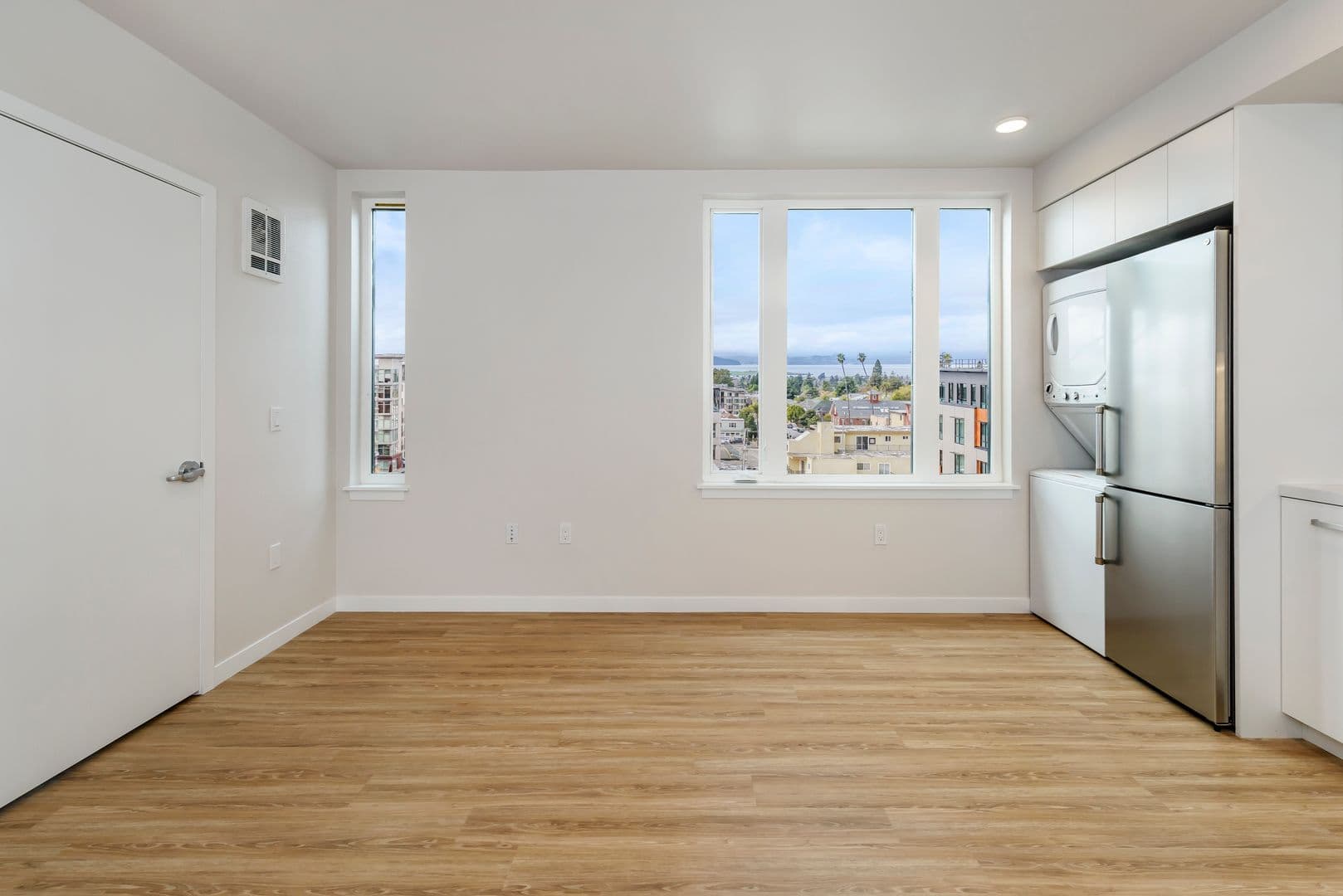 Berkeley Apartment: 2067 University Ave