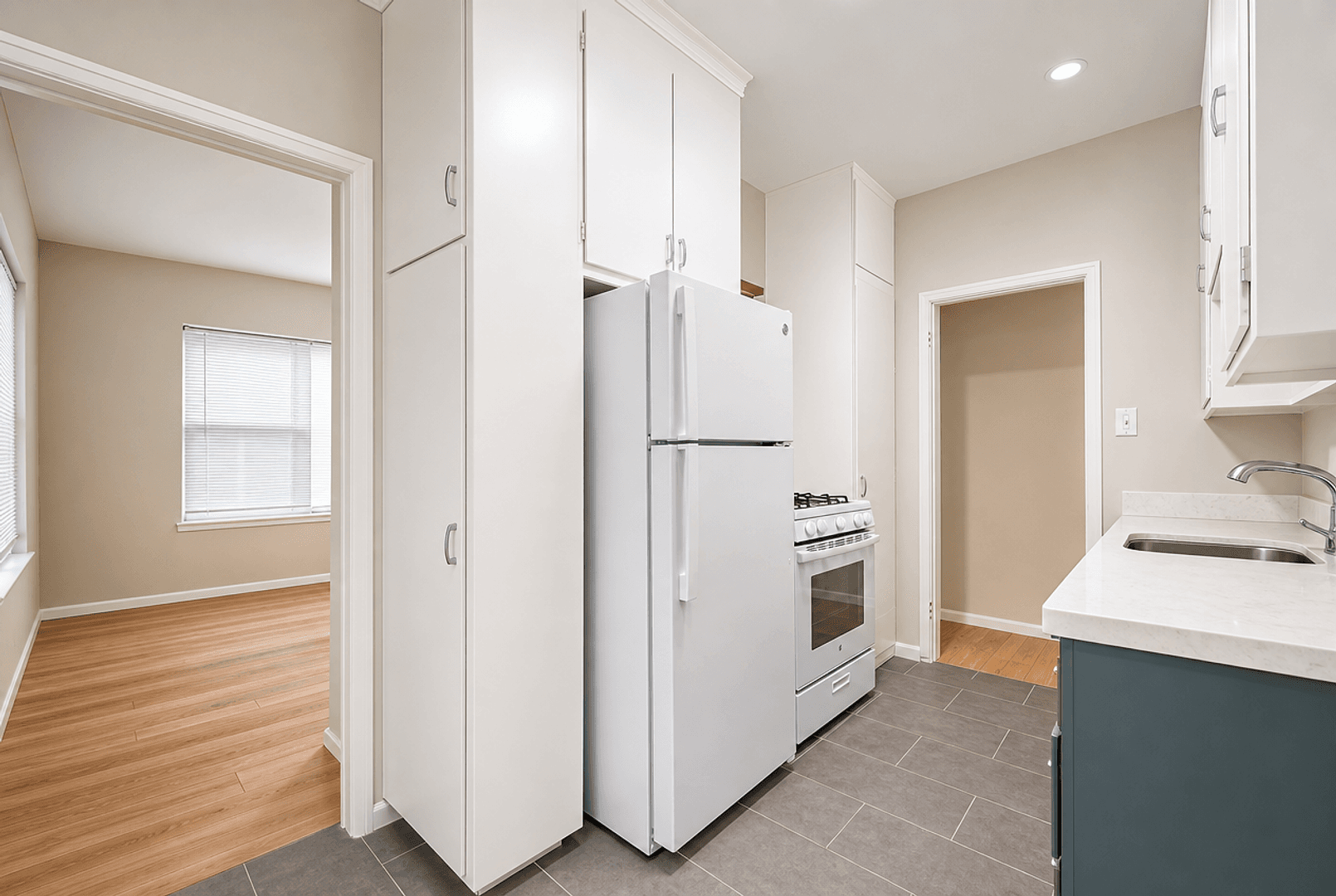 Albany Apartment: 935 Solano Avenue