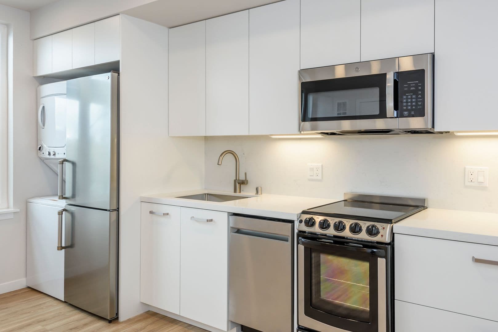 Berkeley Apartment: 2067 University Ave