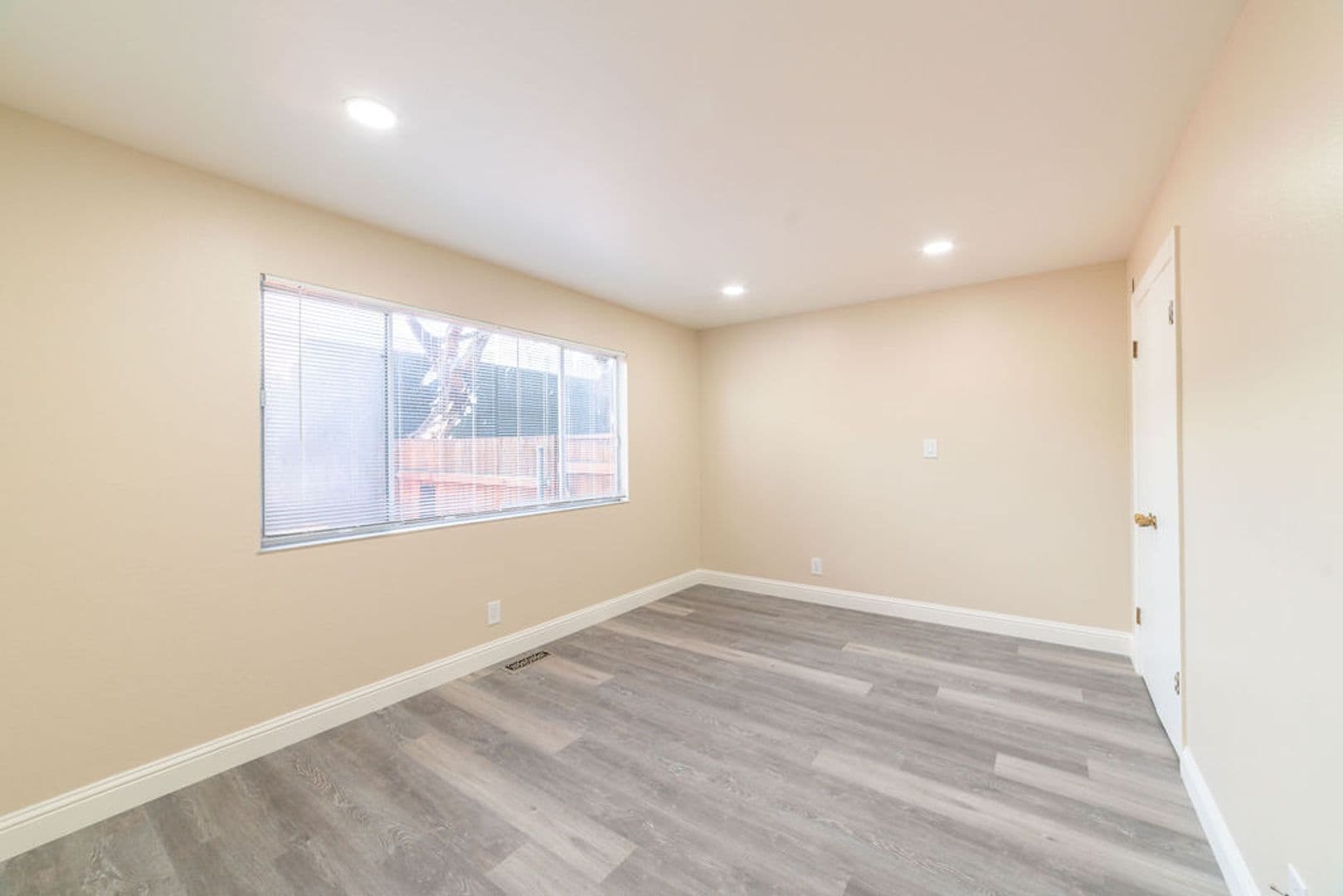 Oakland Apartment: 490 42nd Street