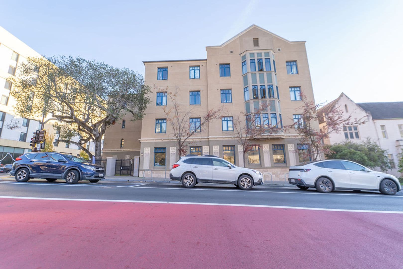 Berkeley Apartment: 2398 Bancroft Way