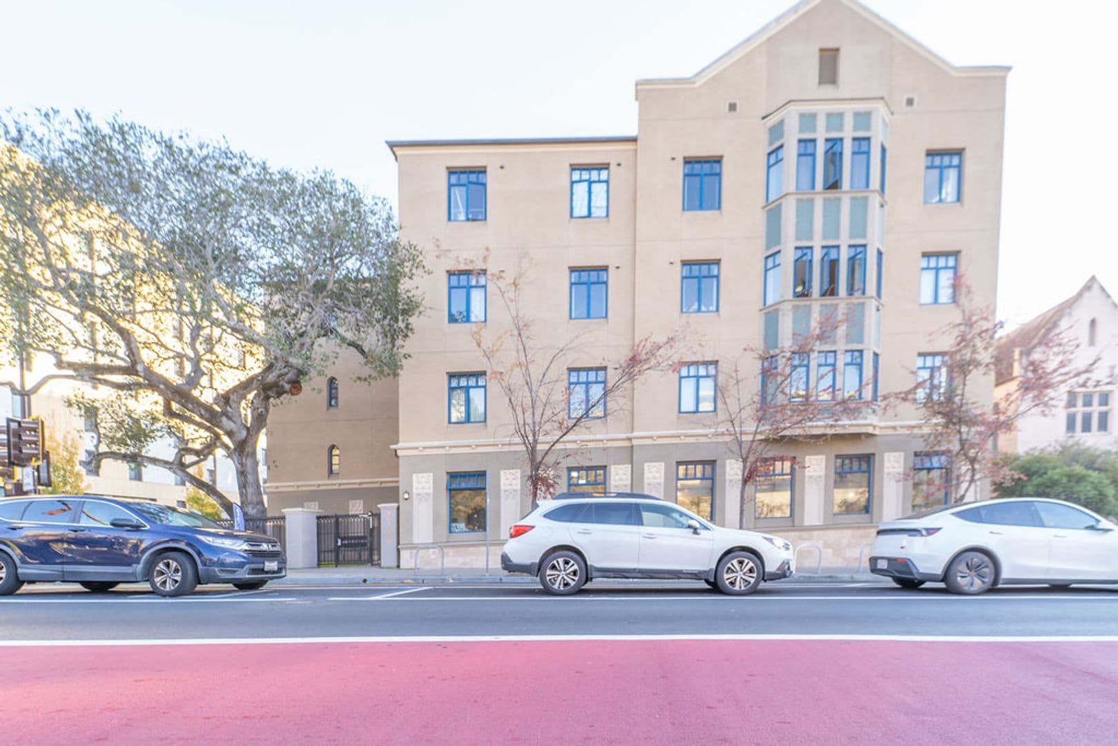 Berkeley Apartment: 2398 Bancroft Way