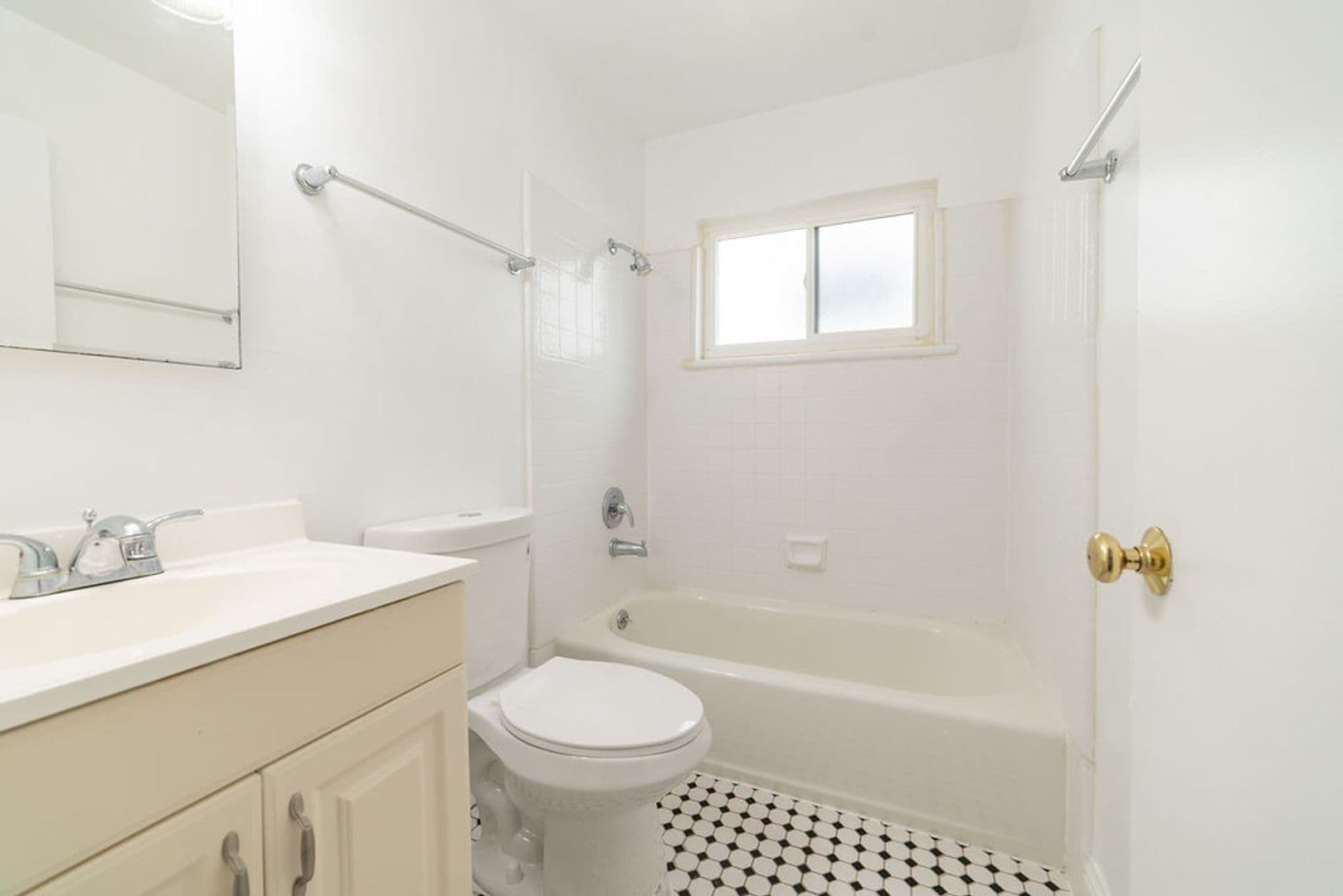 Oakland Apartment: 200 East 15th Street
