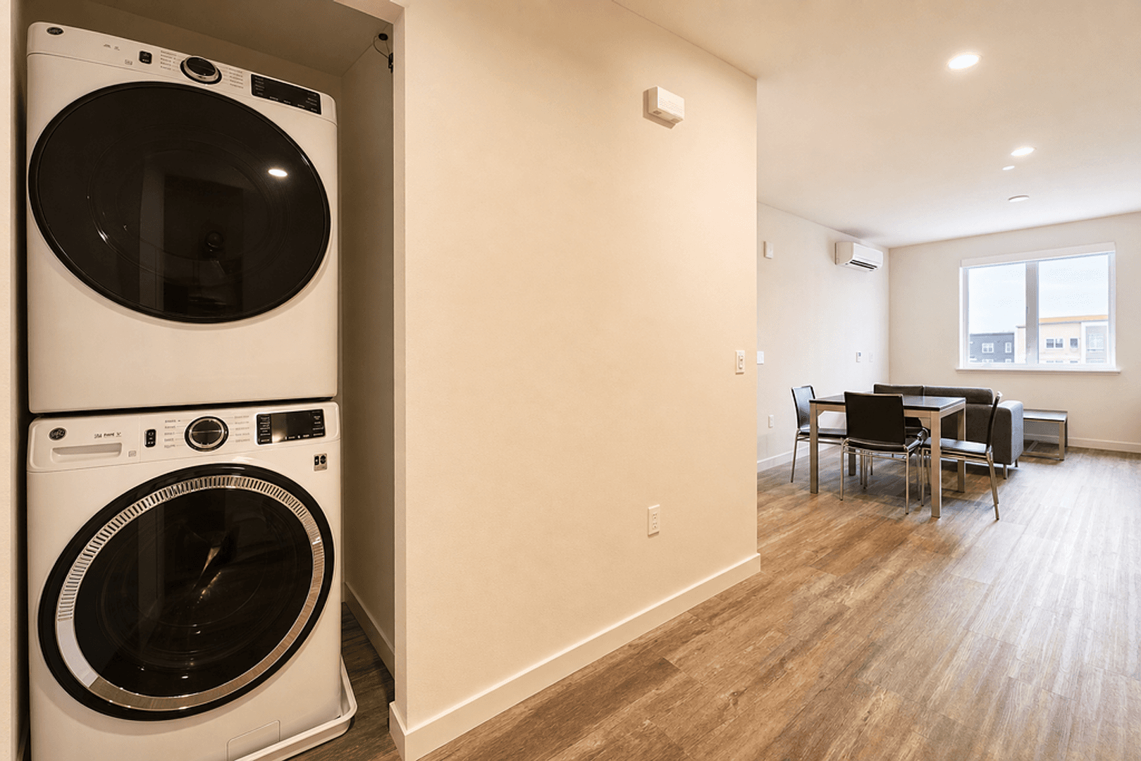 Berkeley Apartment: 2077 Haste St