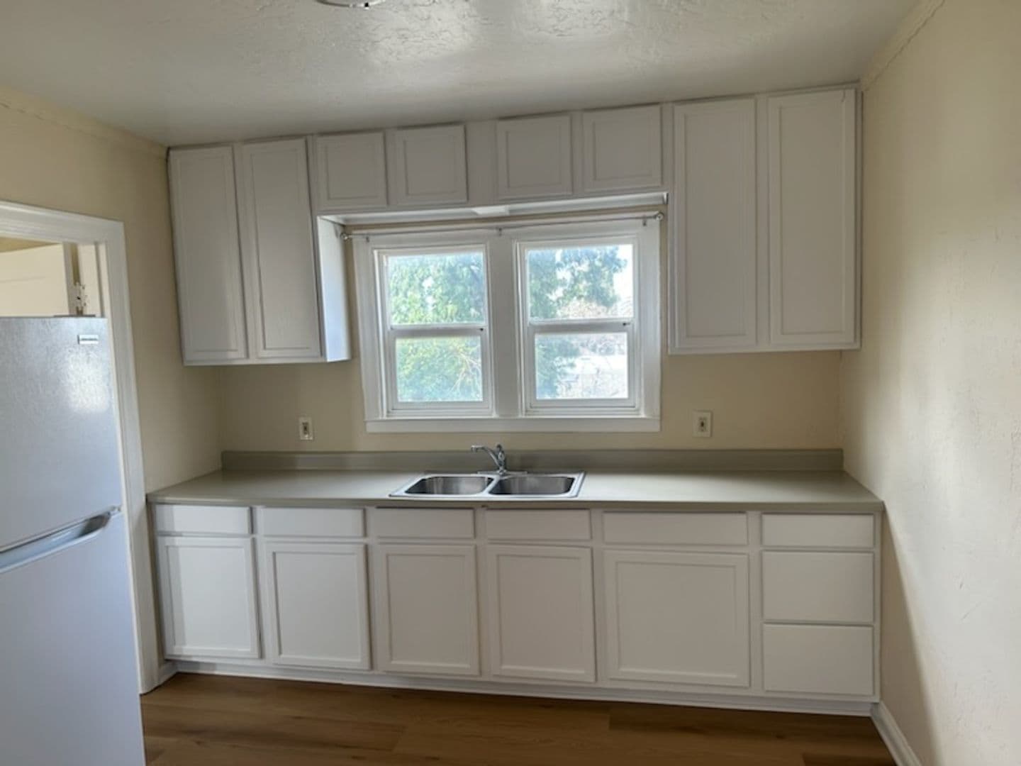 Pittsburg Apartment: 45 W. Tenth st.