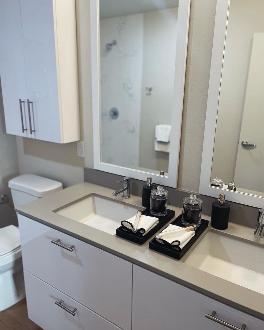 Oakland Apartment: 240 W. MacArthur Blvd