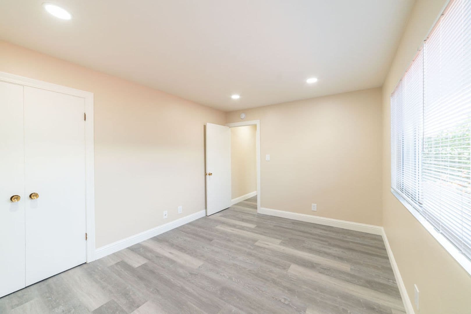 Oakland Apartment: 490 42nd Street