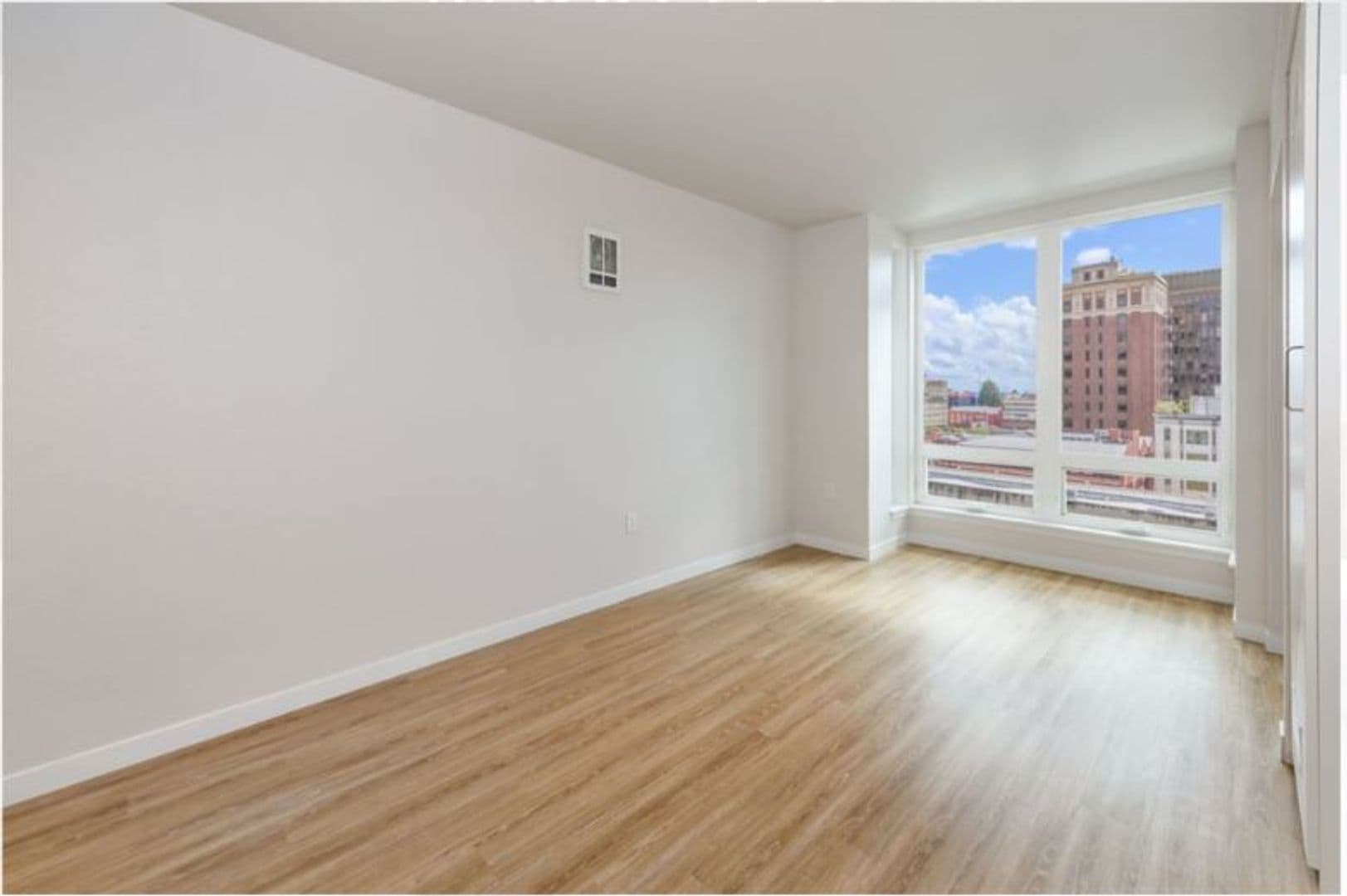 Berkeley Apartment: 2067 University Ave