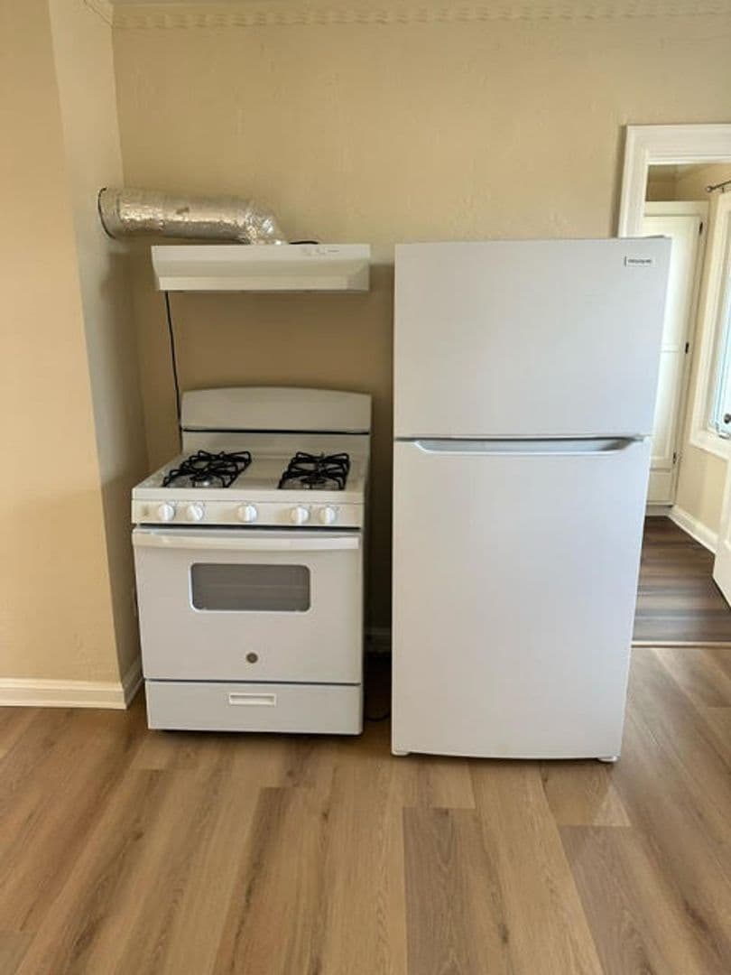 Pittsburg Apartment: 45 W. Tenth st.