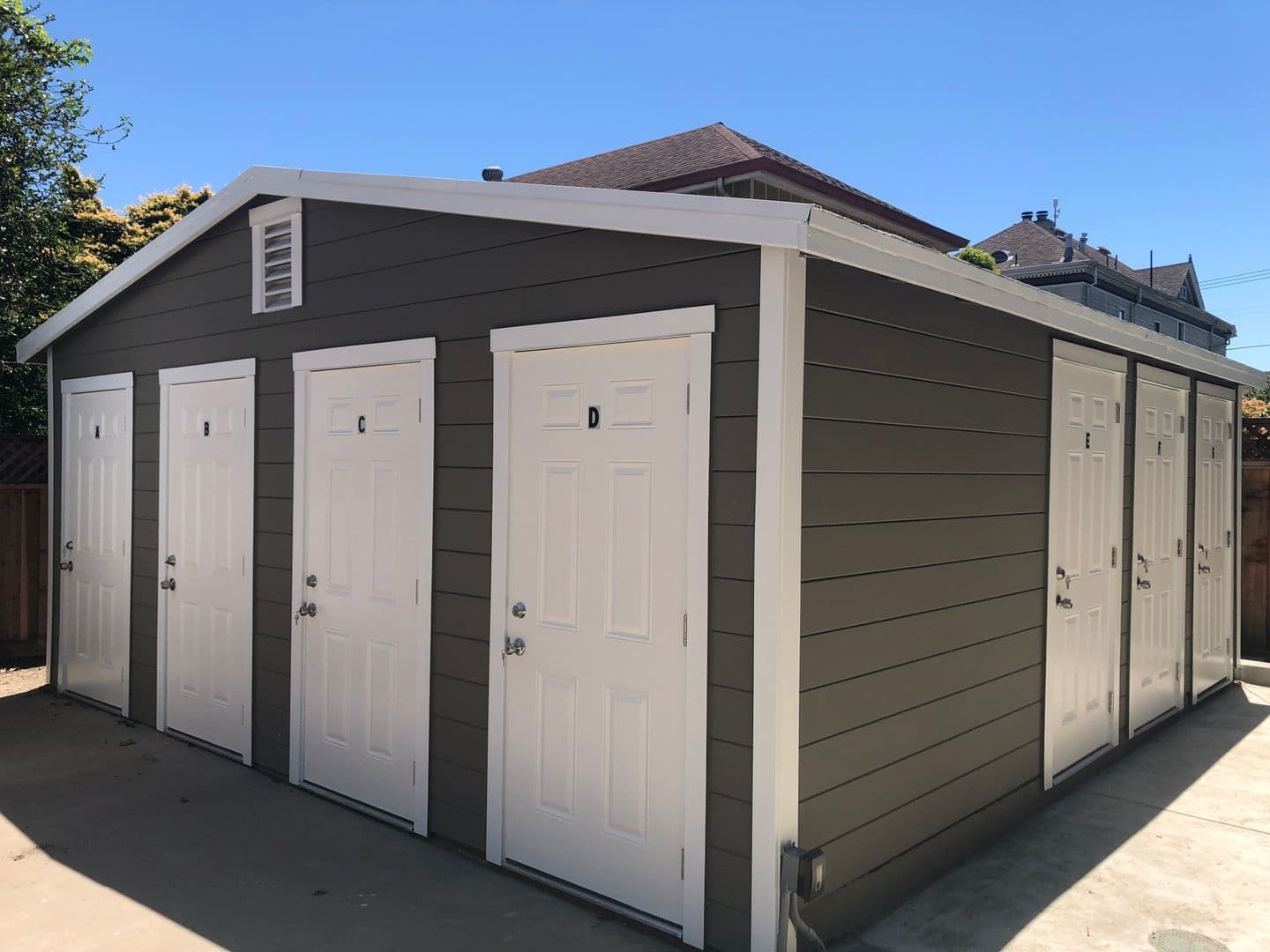 Alameda Apartment: 2060 San Antonio Ave