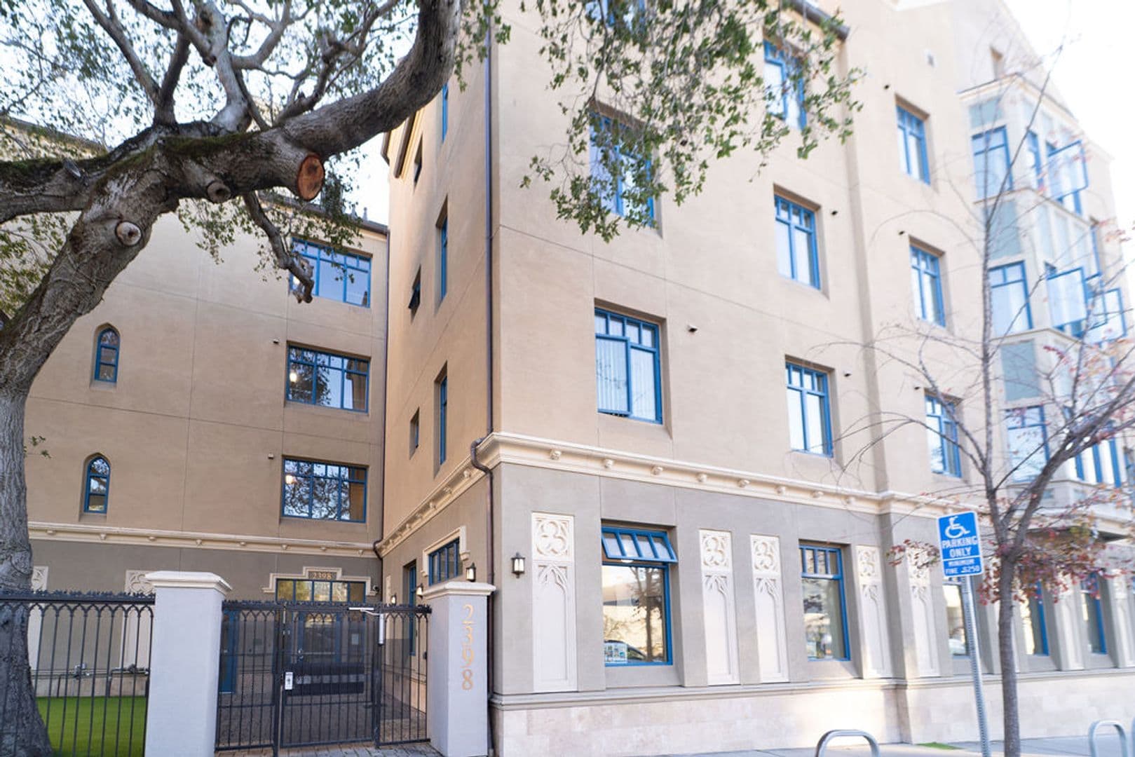 Berkeley Apartment: 2398 Bancroft Way