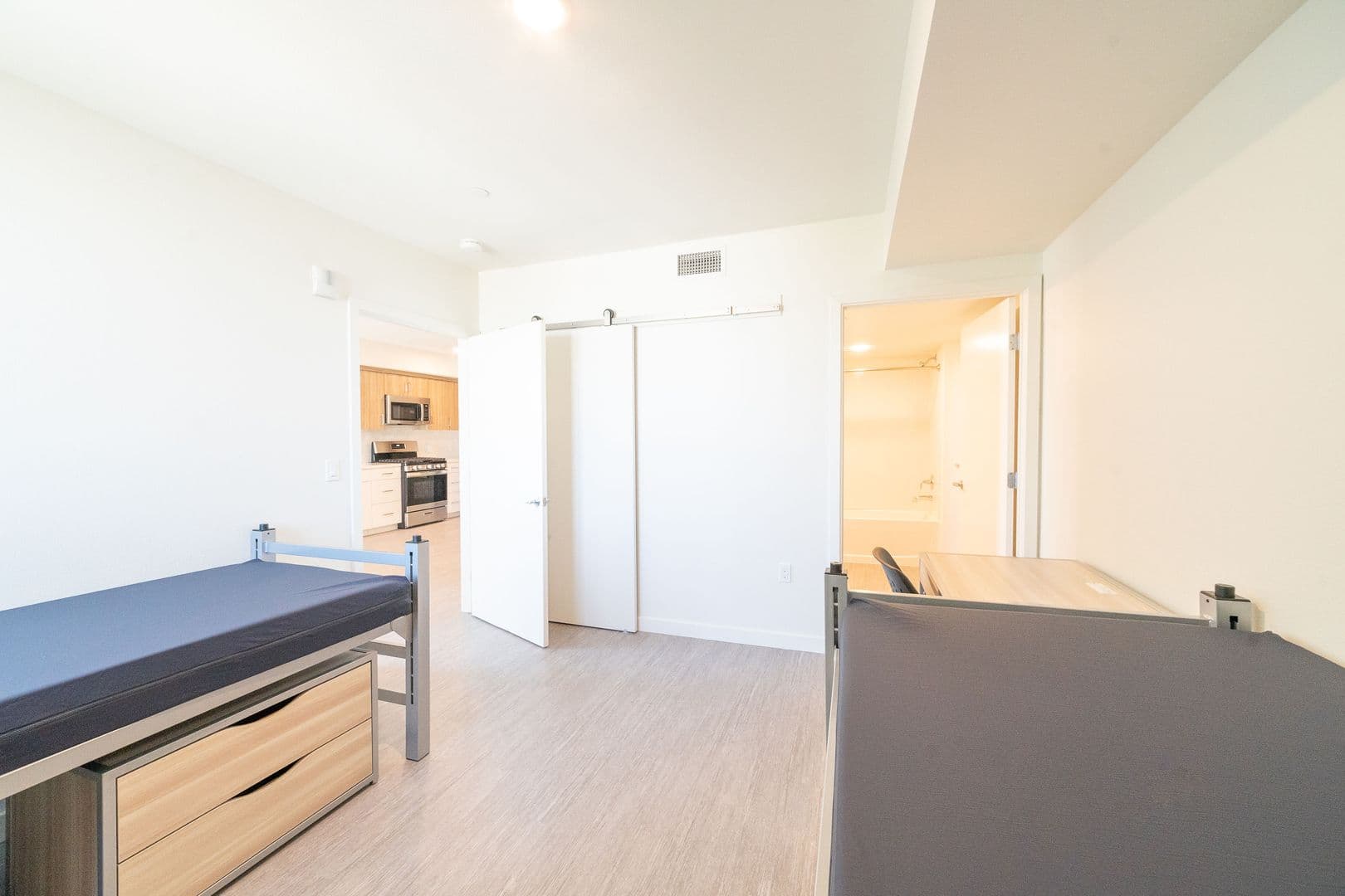 Berkeley Apartment: 2150 Kittredge St